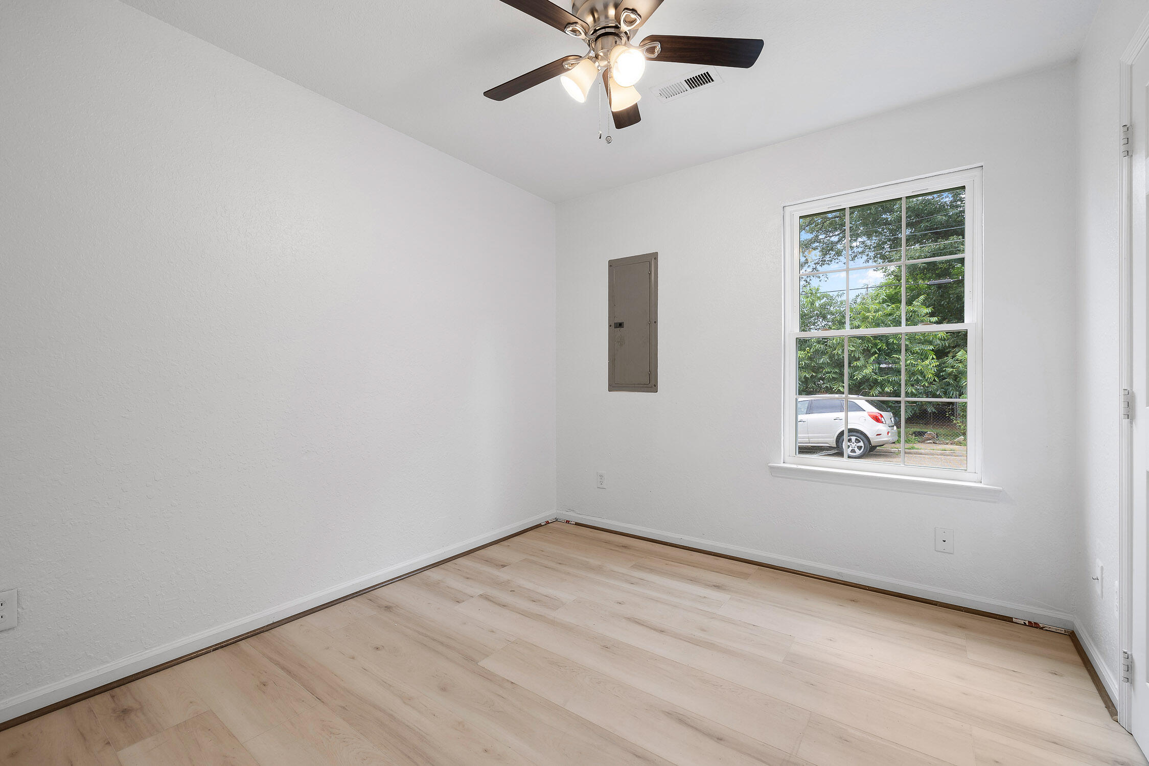 908 Roanoke Avenue