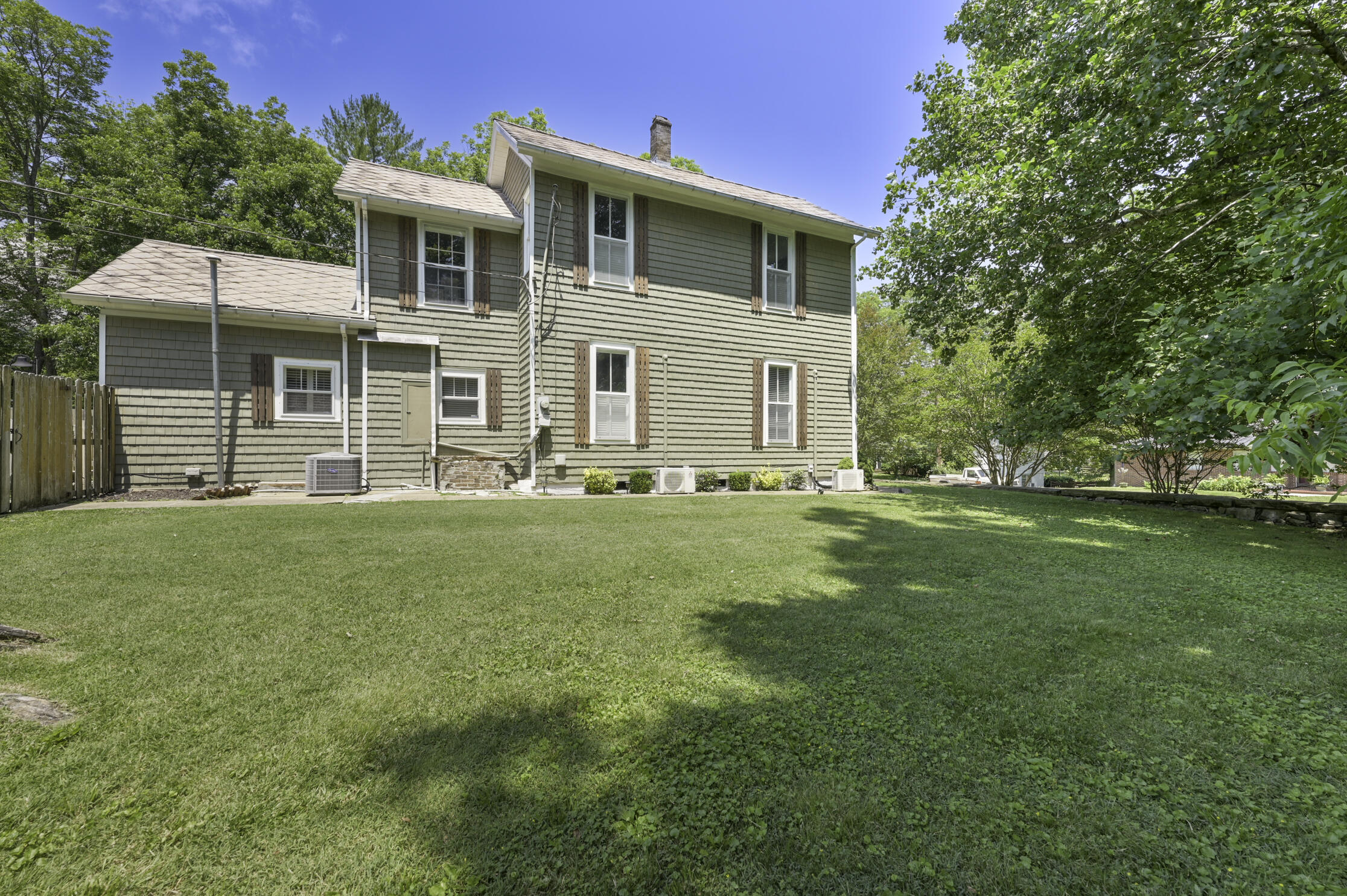 412 Oak Avenue