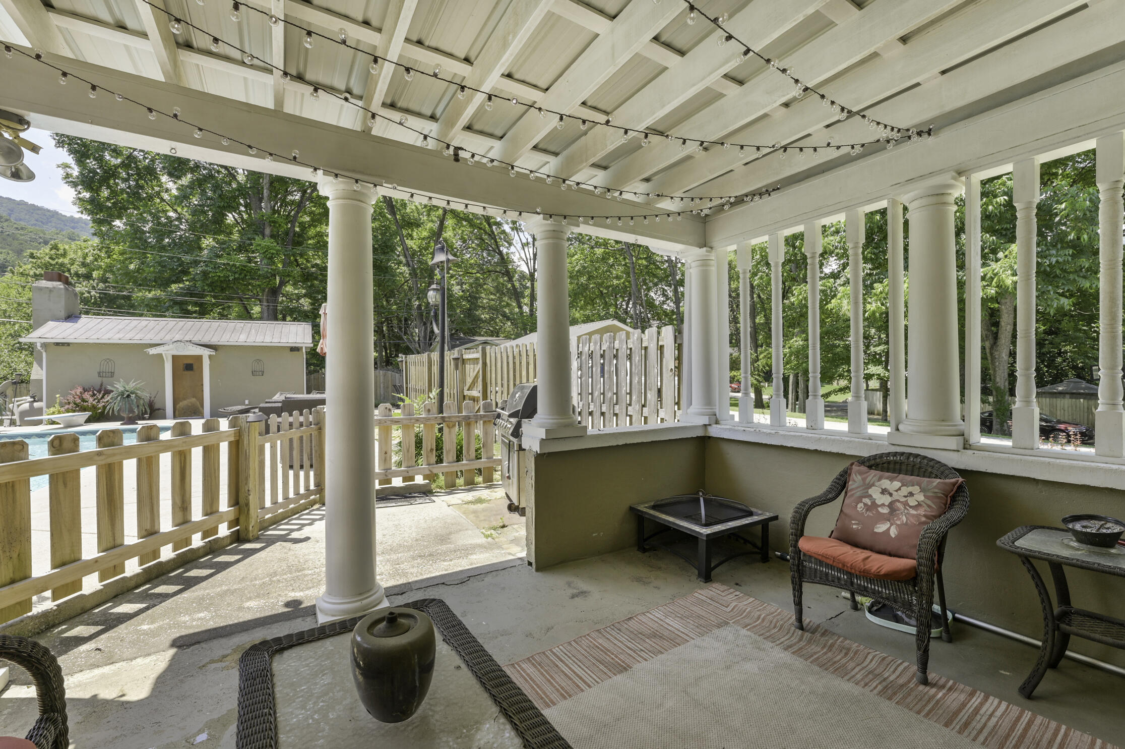 412 Oak Avenue