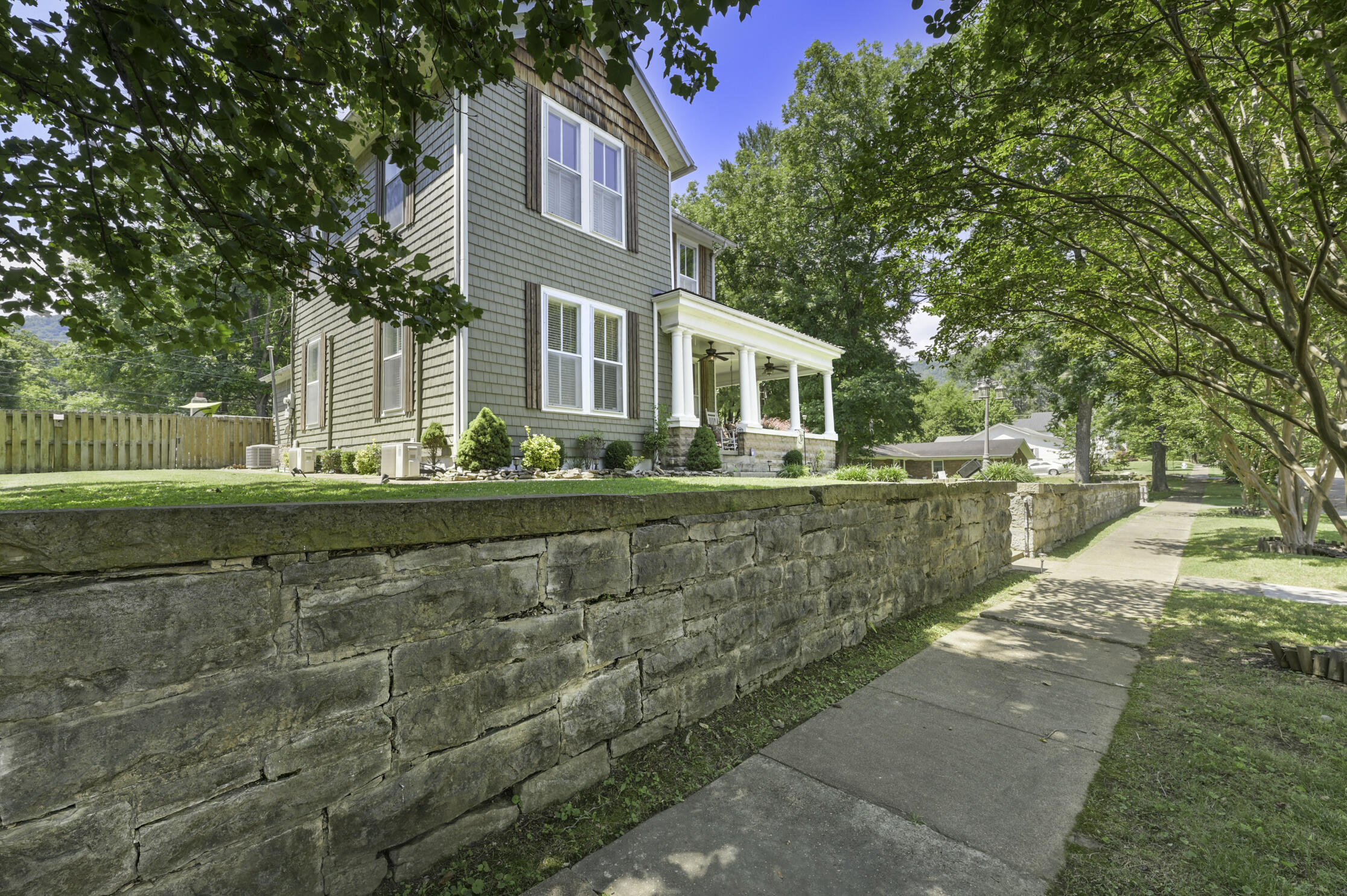 412 Oak Avenue