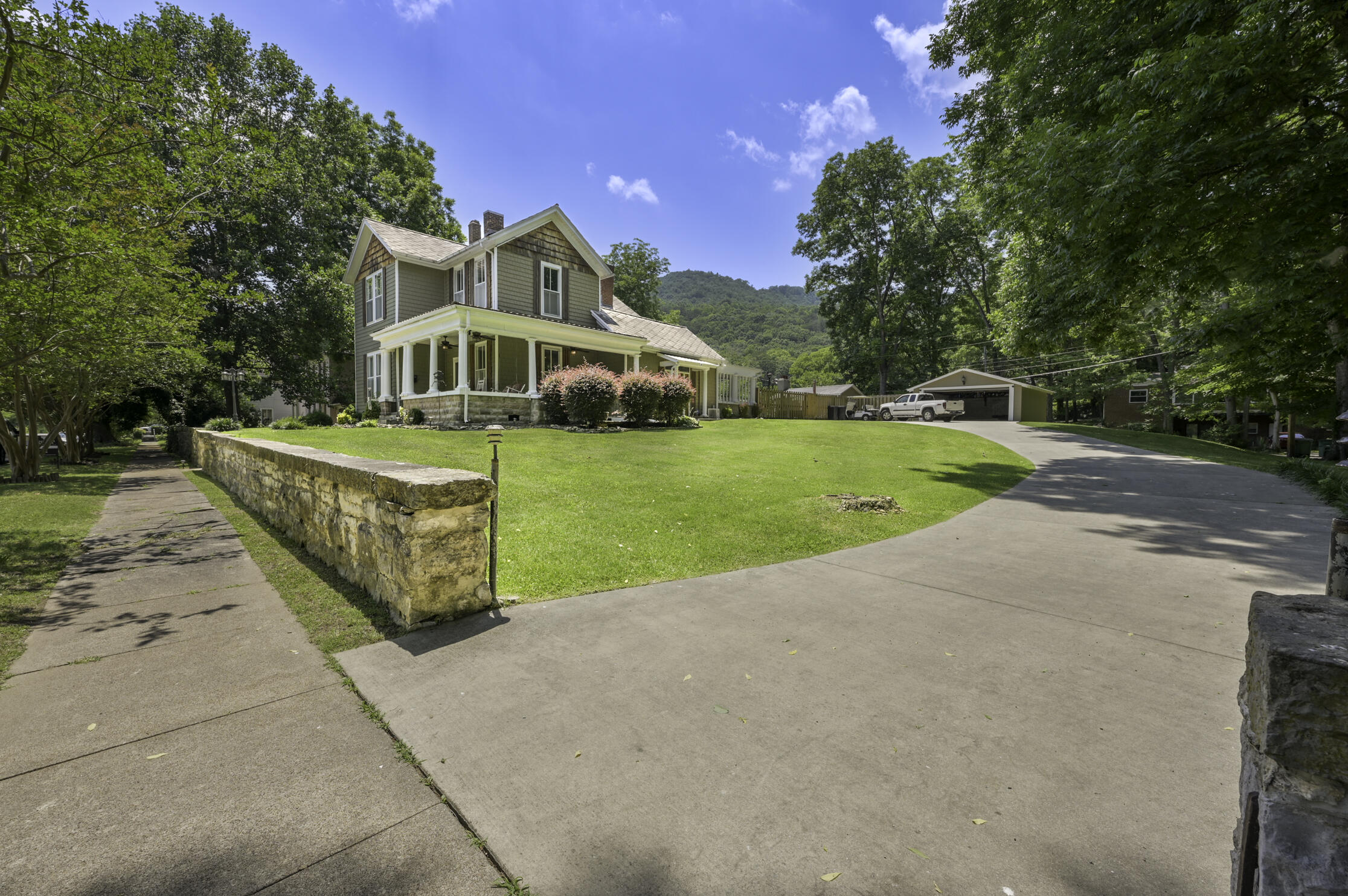 412 Oak Avenue