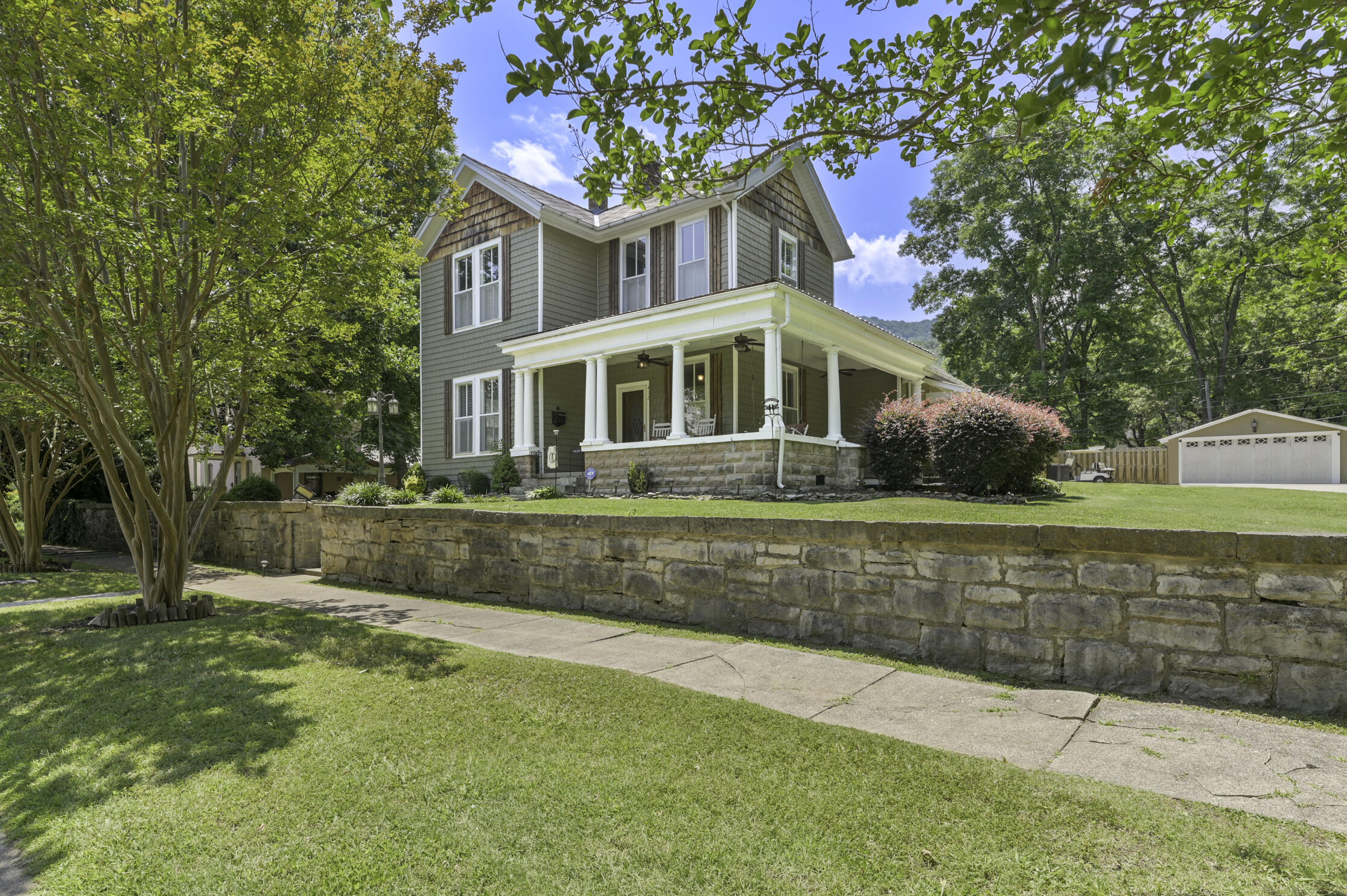 412 Oak Avenue