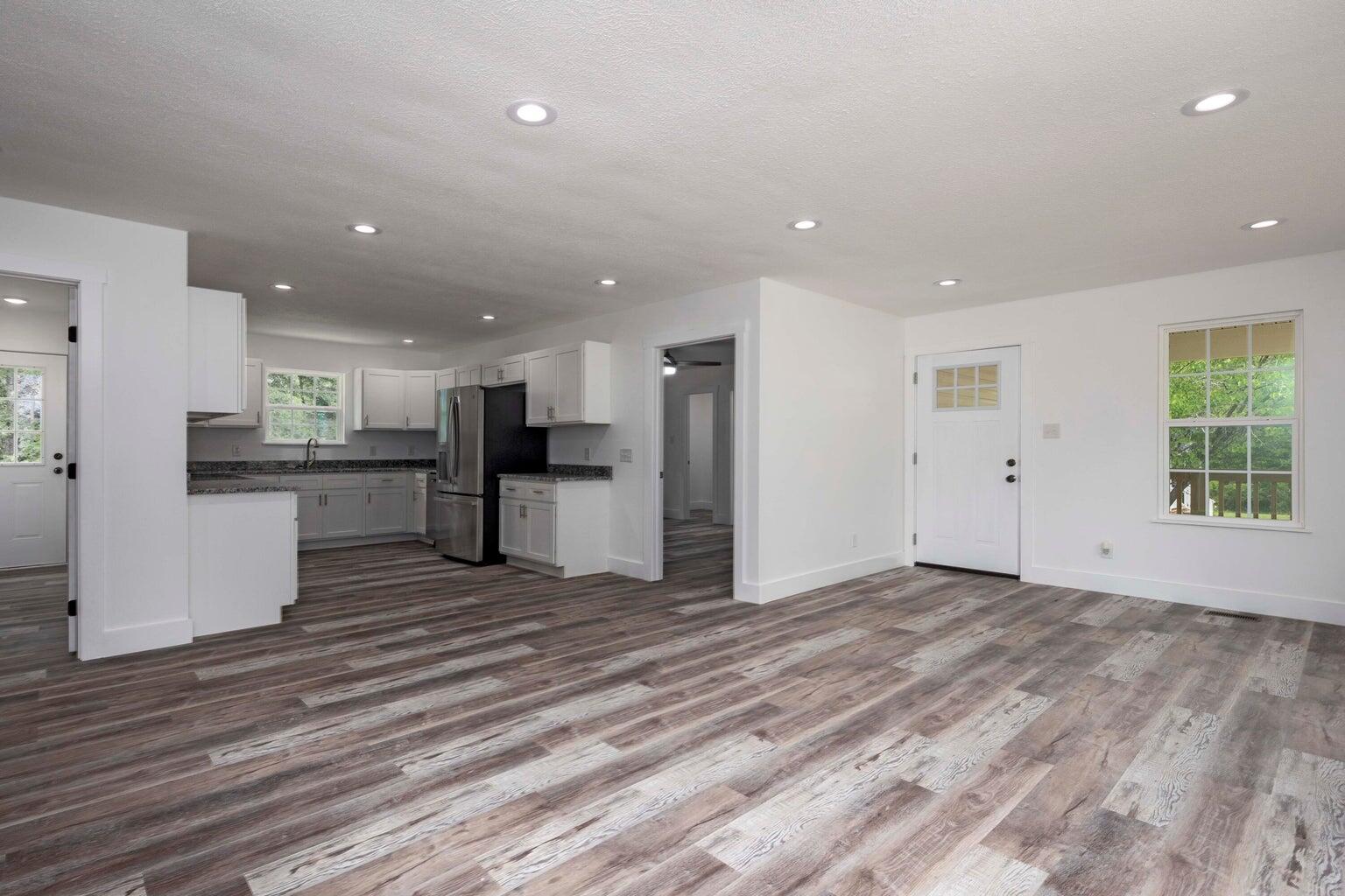 118 Honeysuckle Road