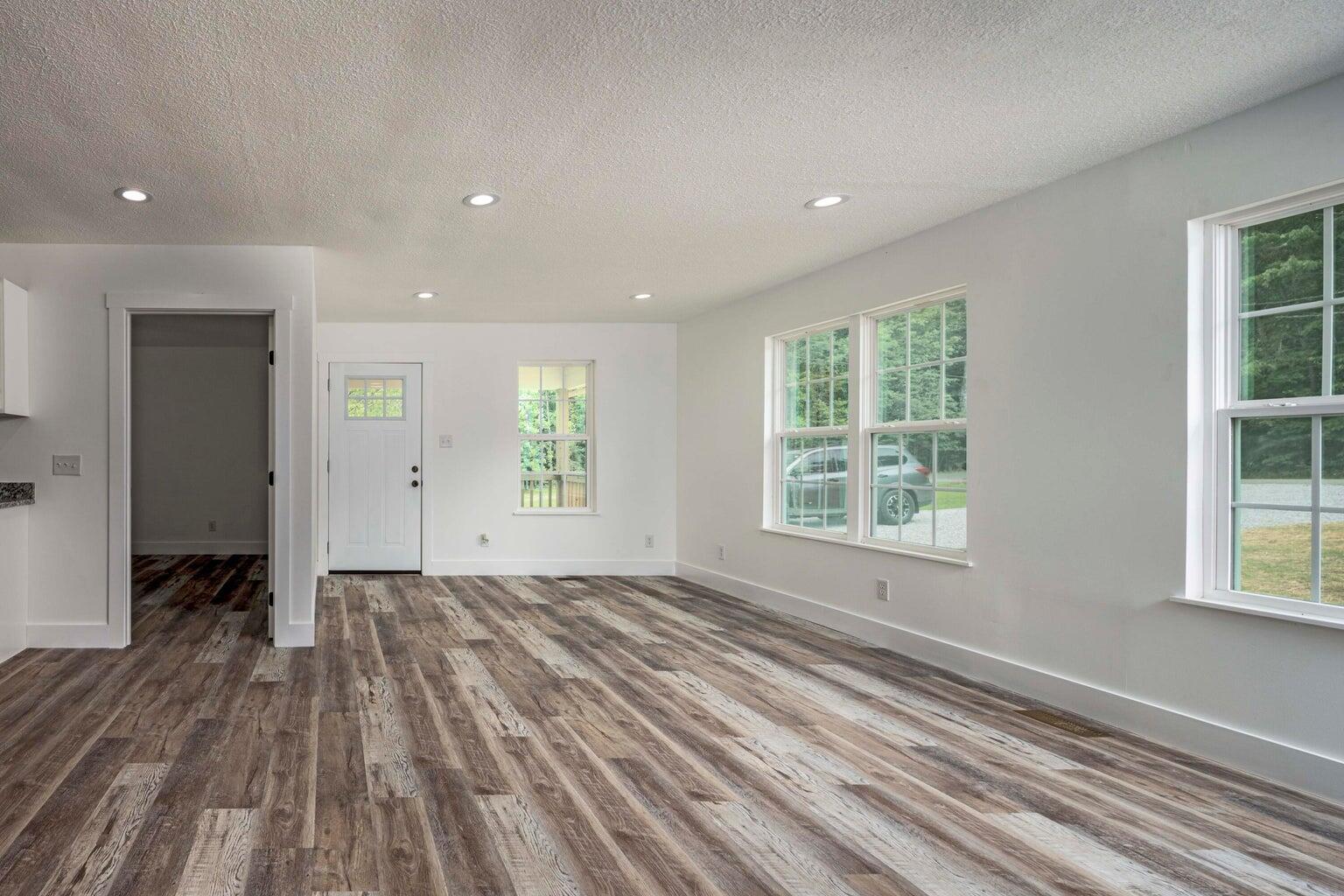 118 Honeysuckle Road