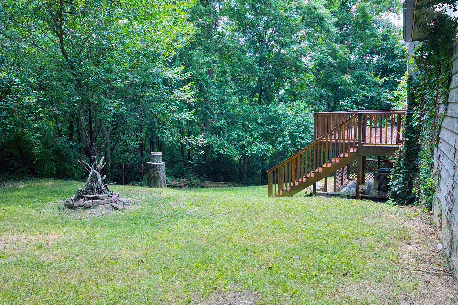 4403 James Lane