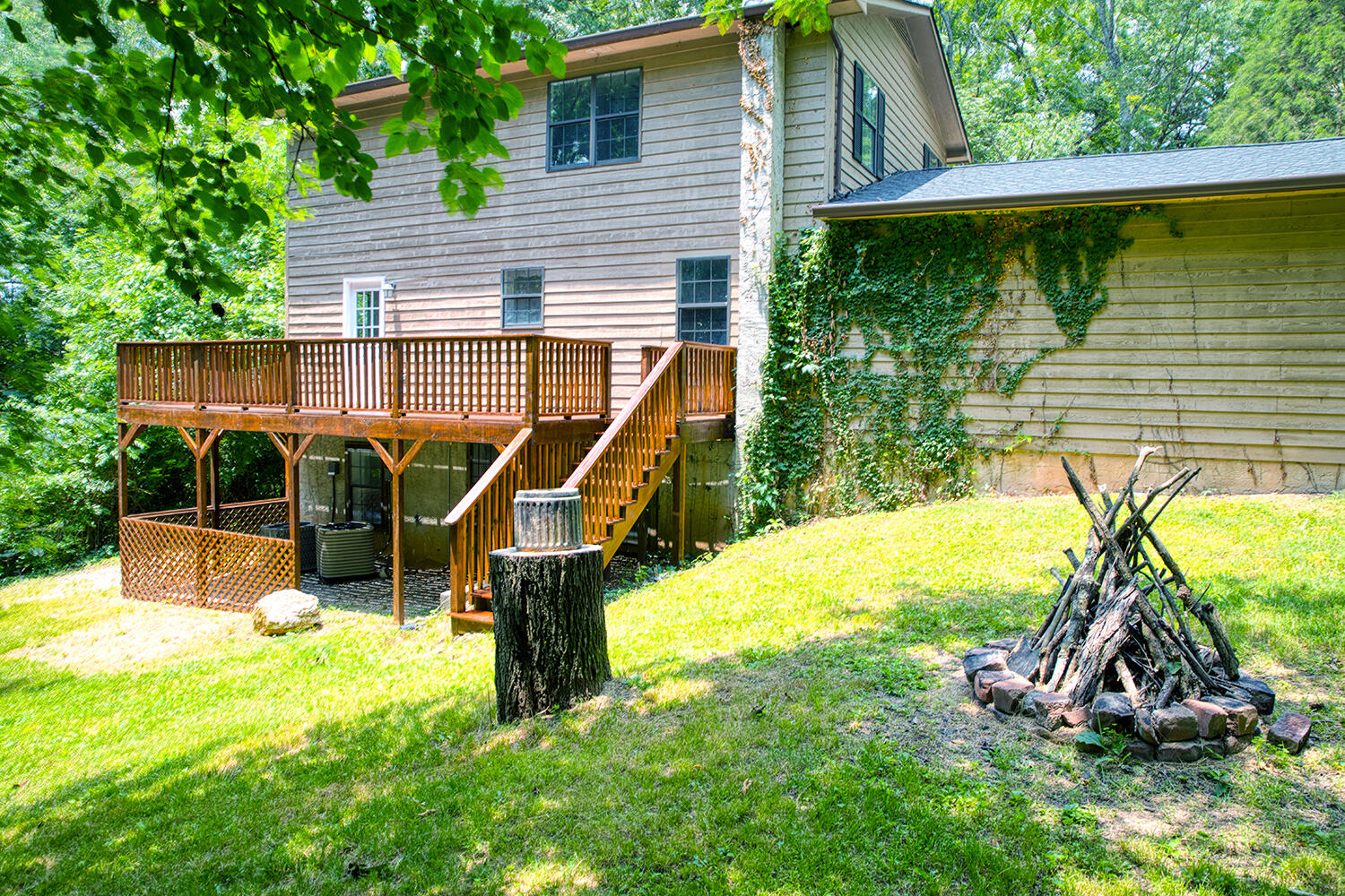 4403 James Lane