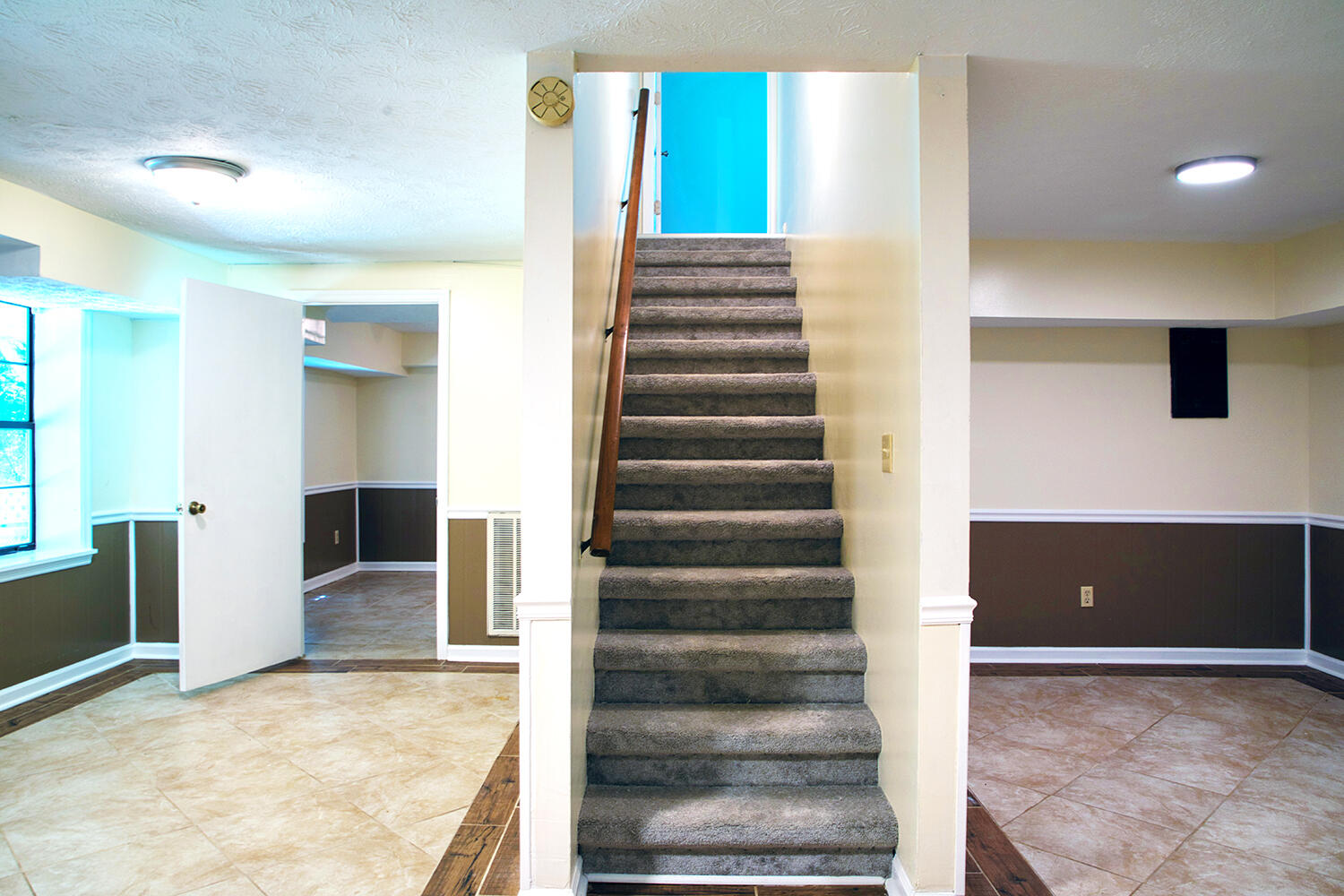 4403 James Lane