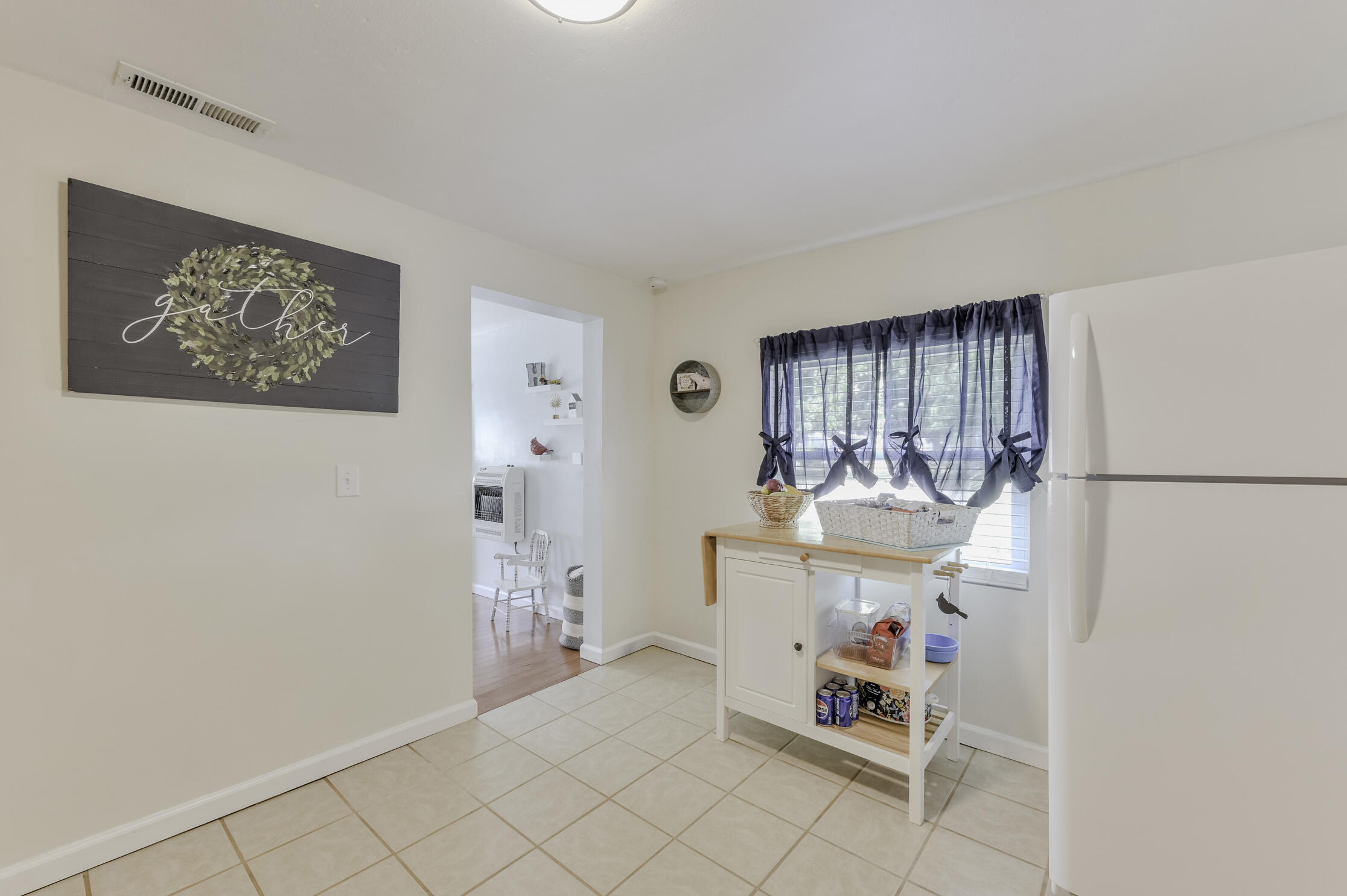 2322 Lyndon Ave