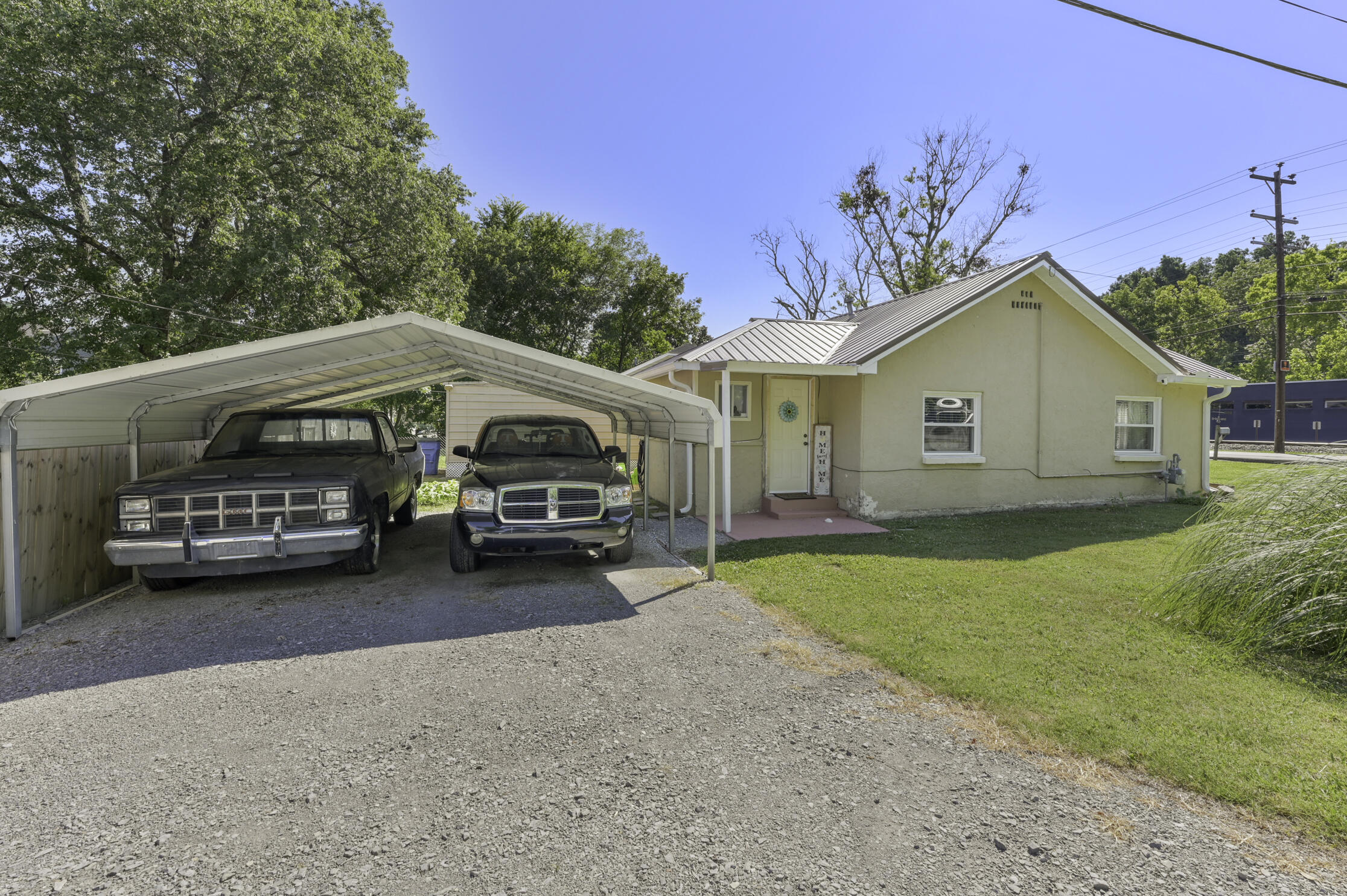 2322 Lyndon Ave