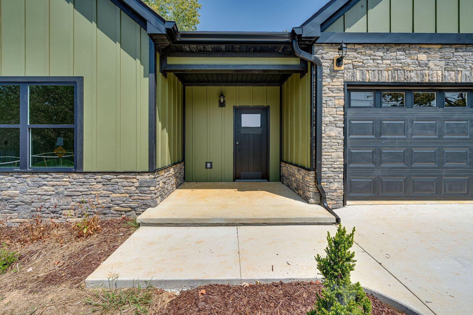 916 NE Jenkins Road, N E