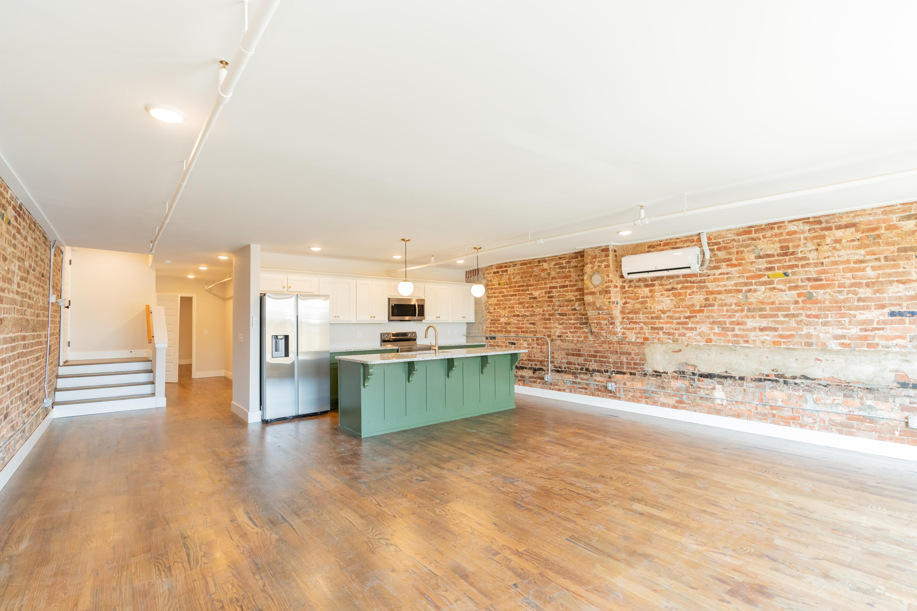 614 E Main Street, 203