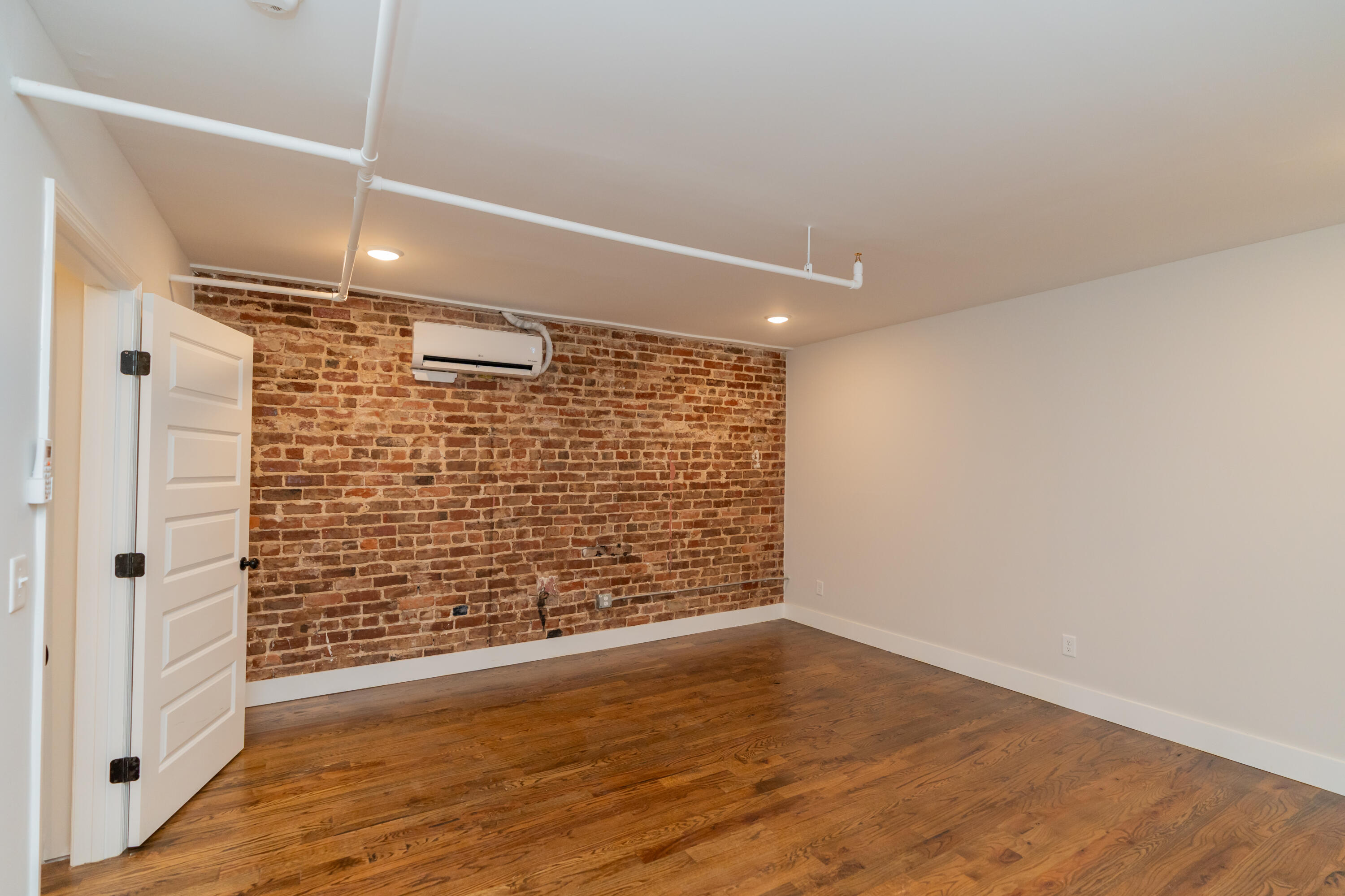 614 E Main Street, 203