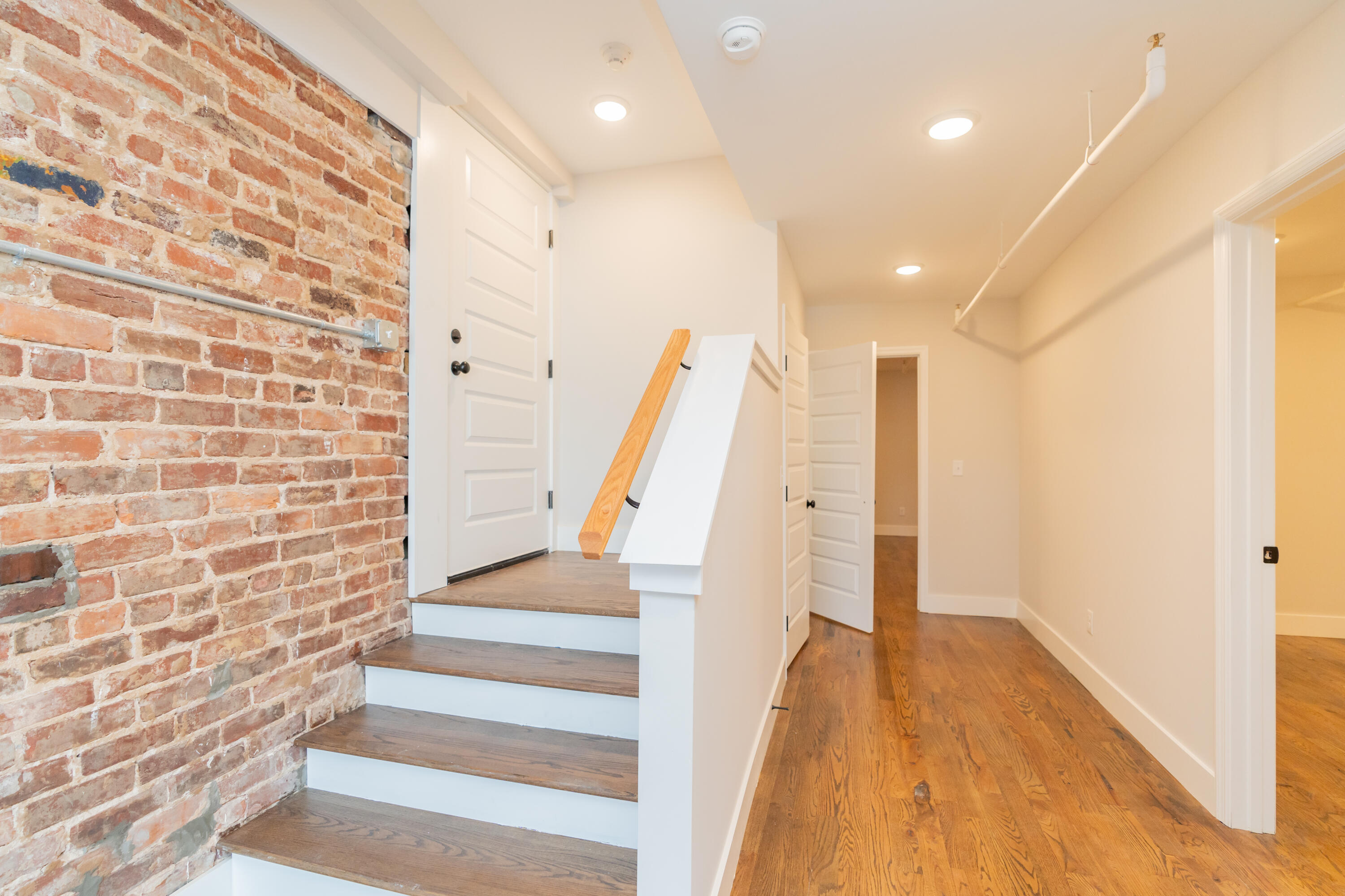 614 E Main Street, 203