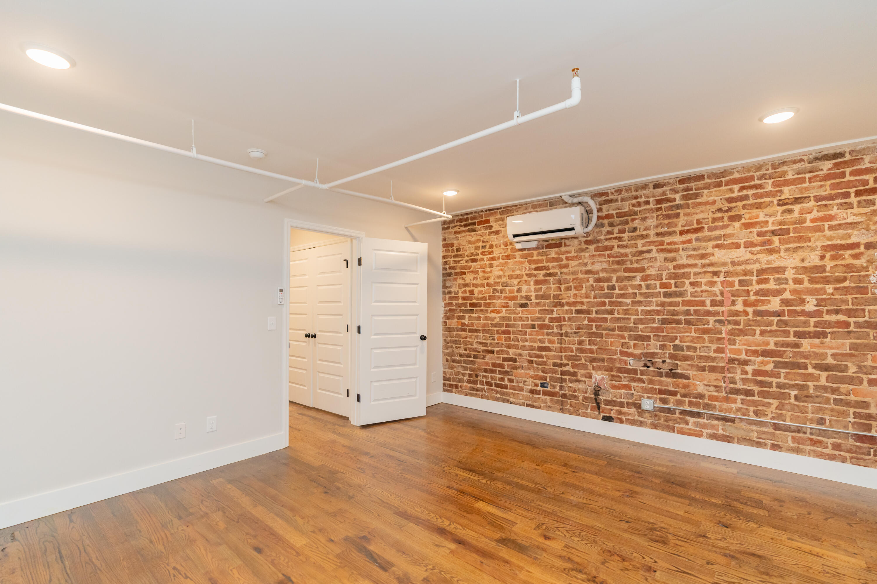 614 E Main Street, 203