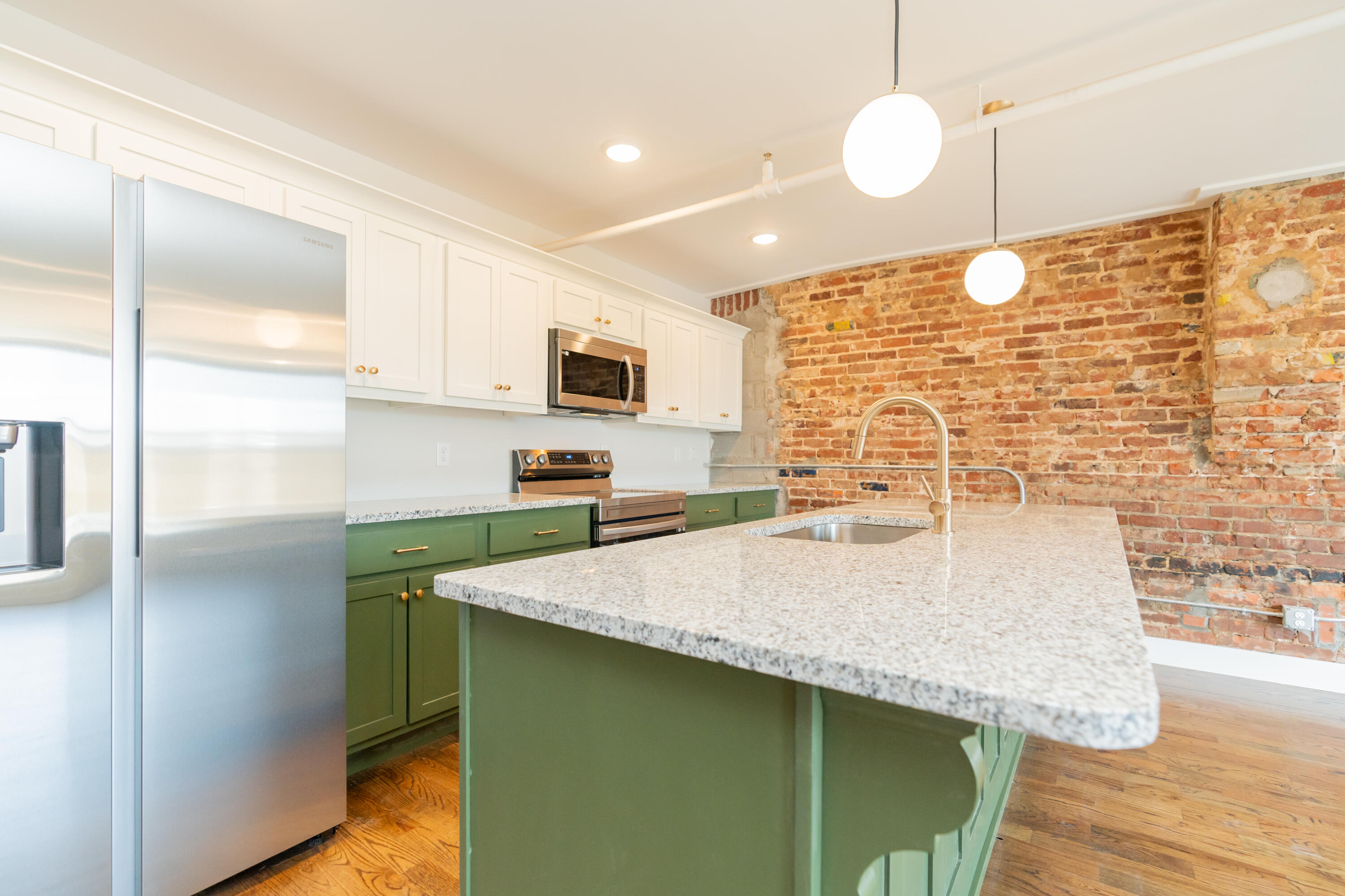 614 E Main Street, 203
