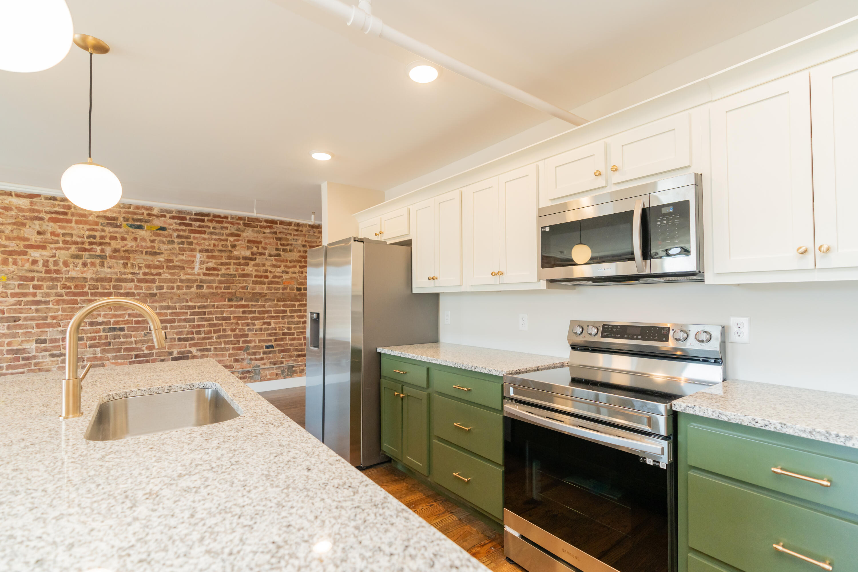 614 E Main Street, 203
