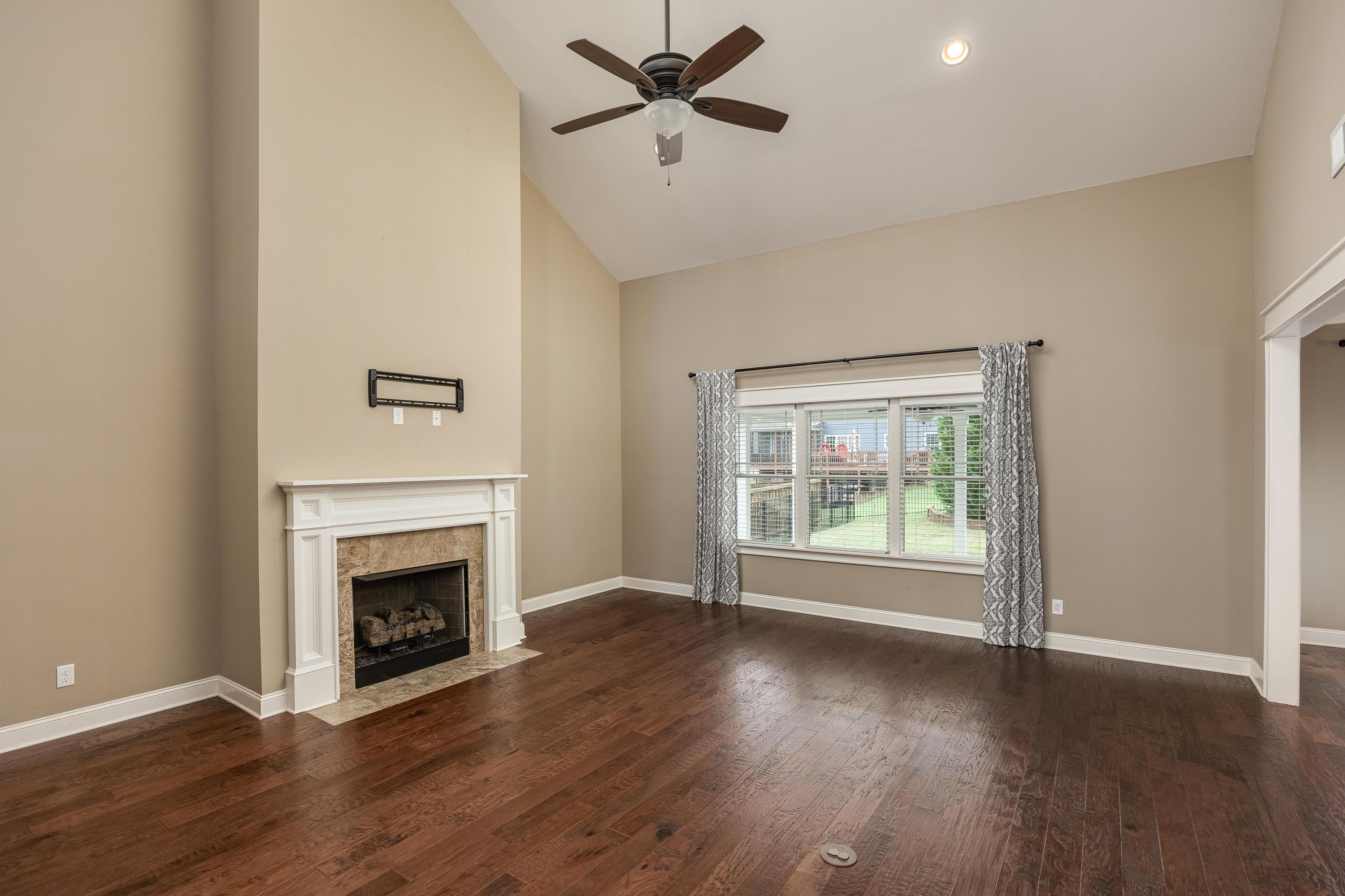 637 Clear Canyon Drive, 193