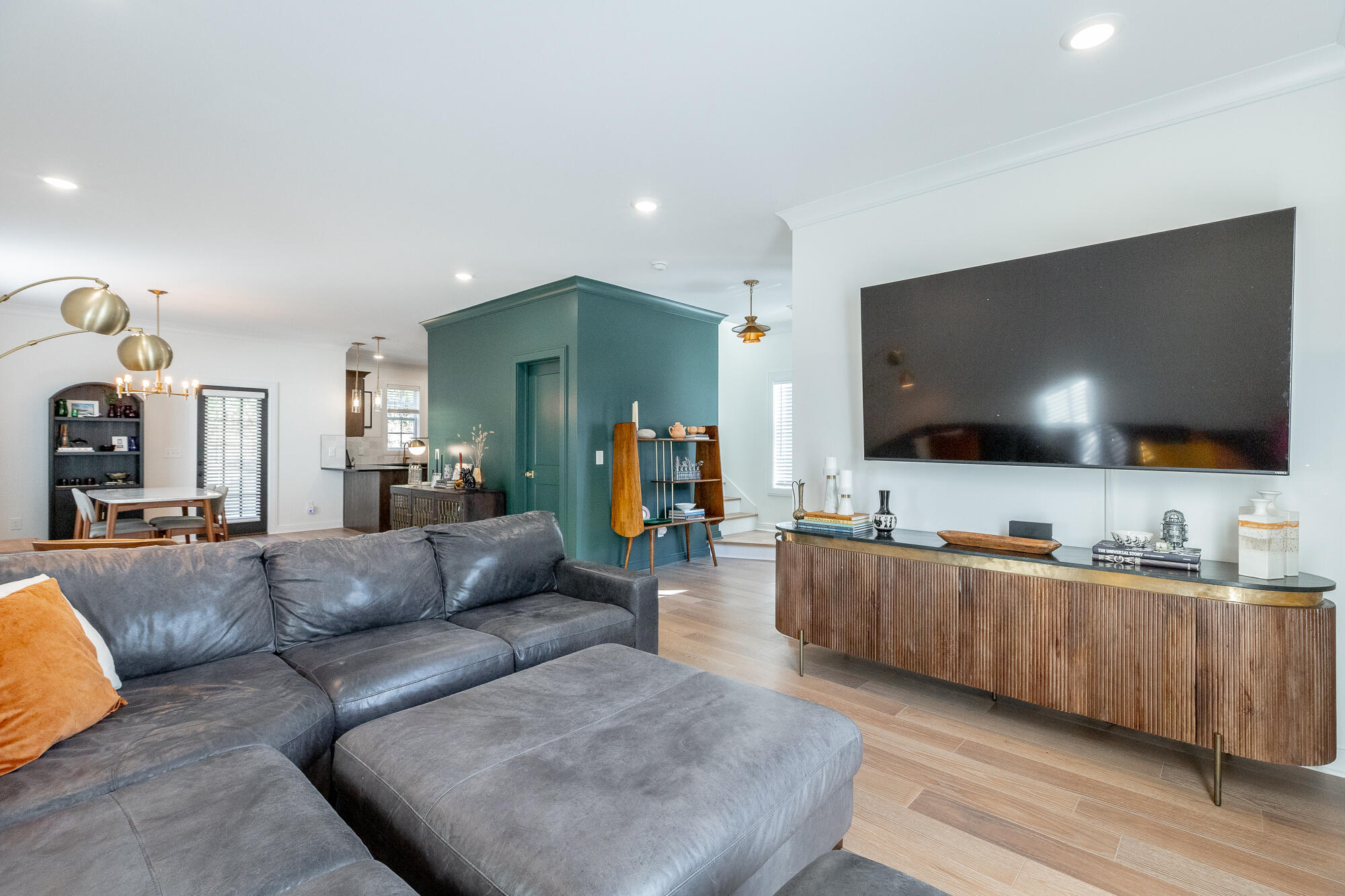 1046 S Seminole Drive