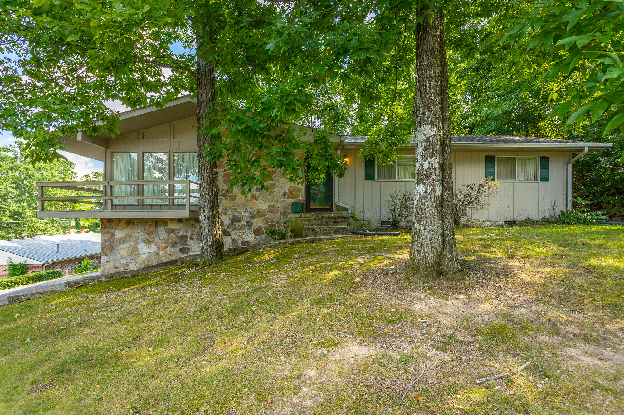504 Westwood Ln, 1