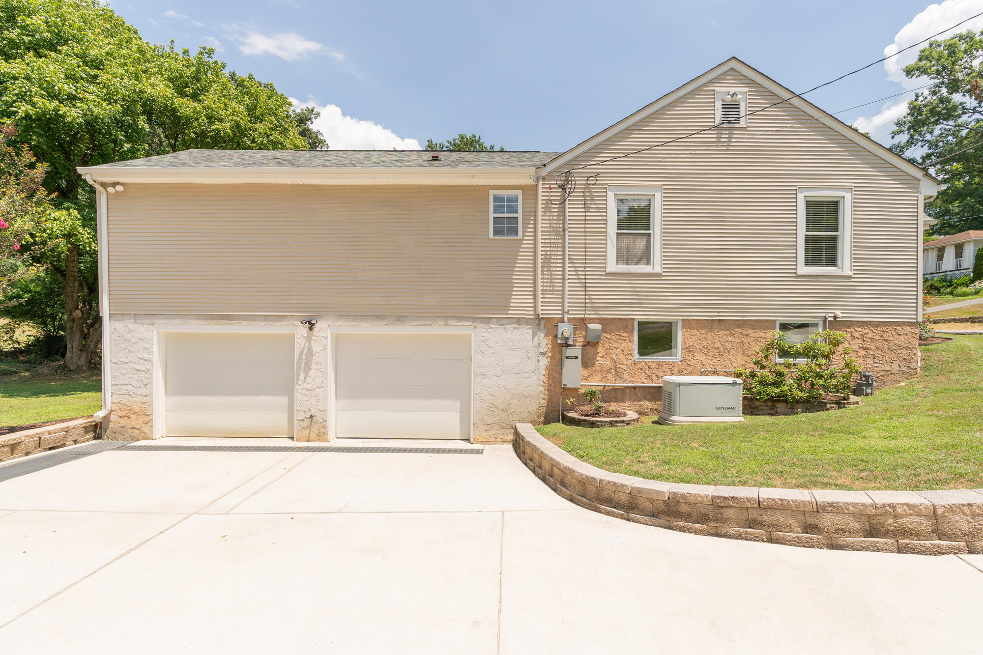 3521 Lamar Avenue