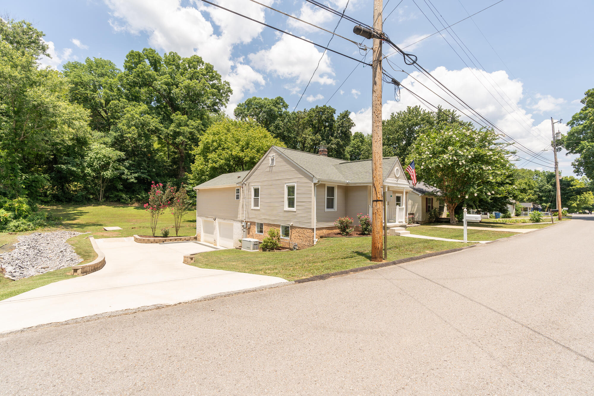 3521 Lamar Avenue