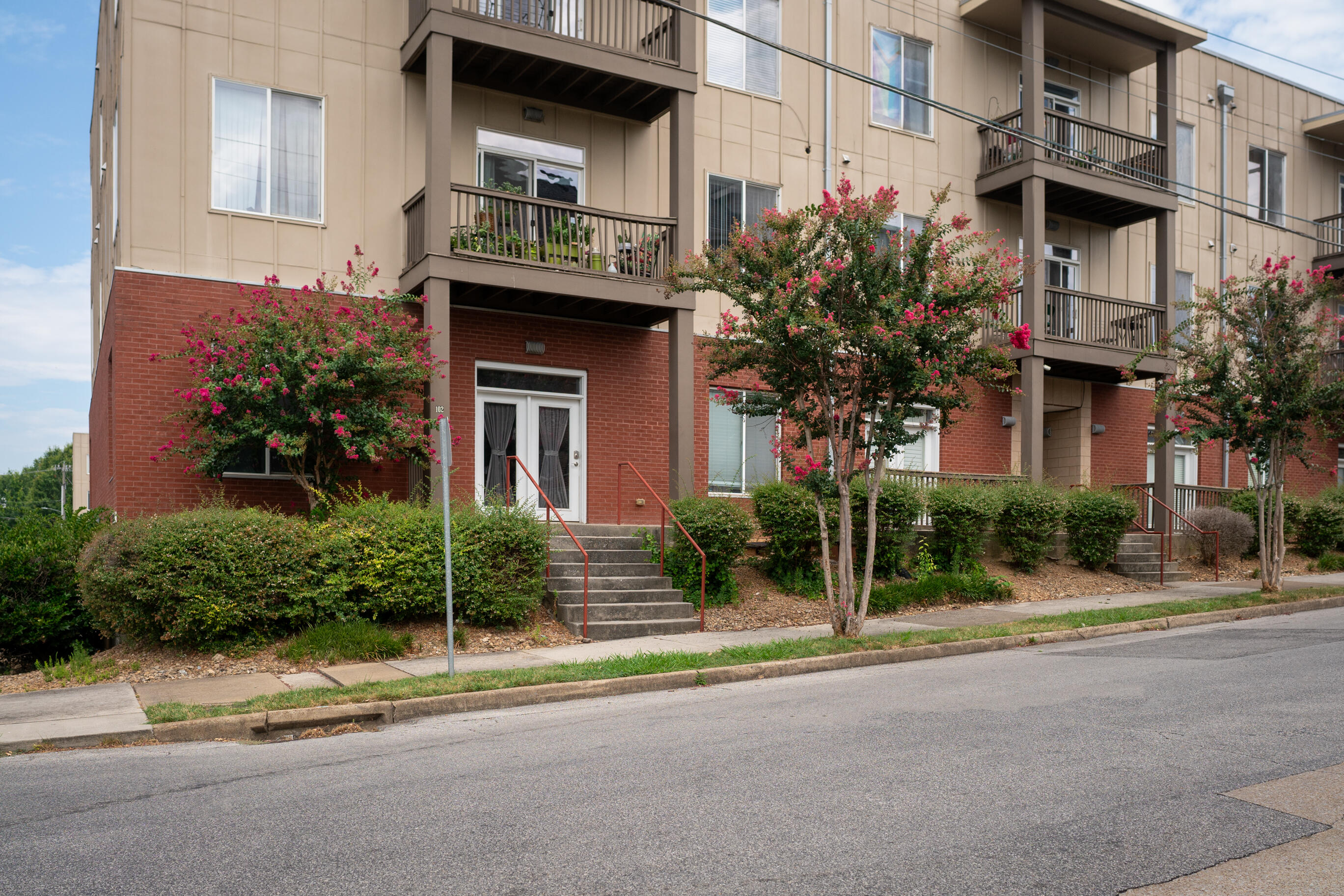 863 Flynn Street, 102