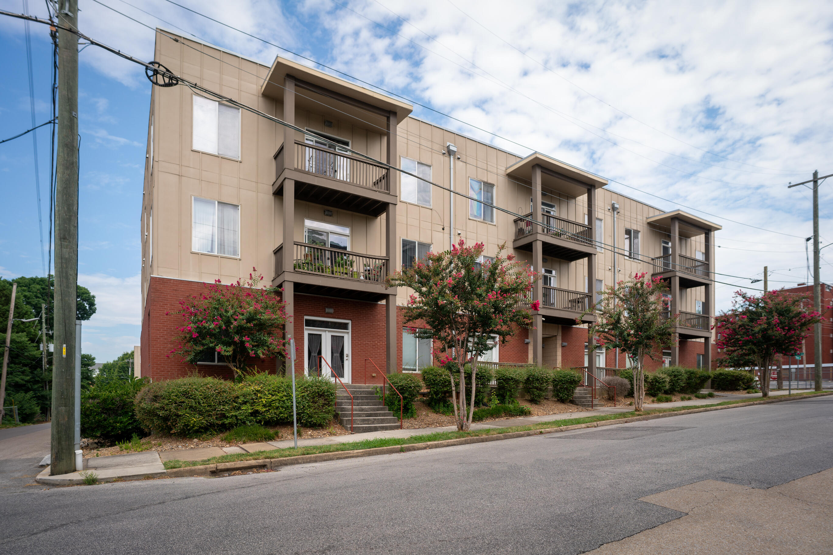 863 Flynn Street, 102