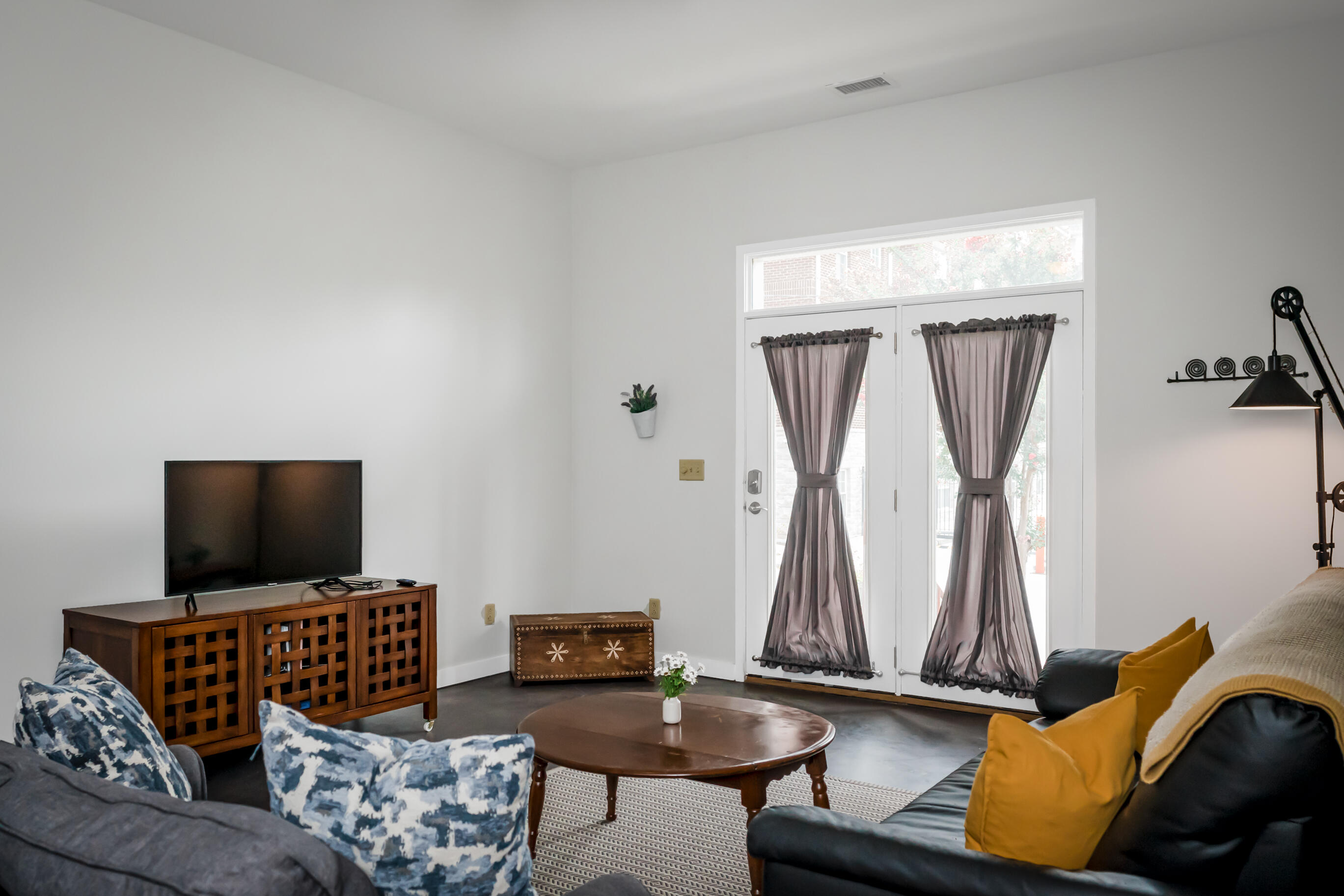 863 Flynn Street, 102