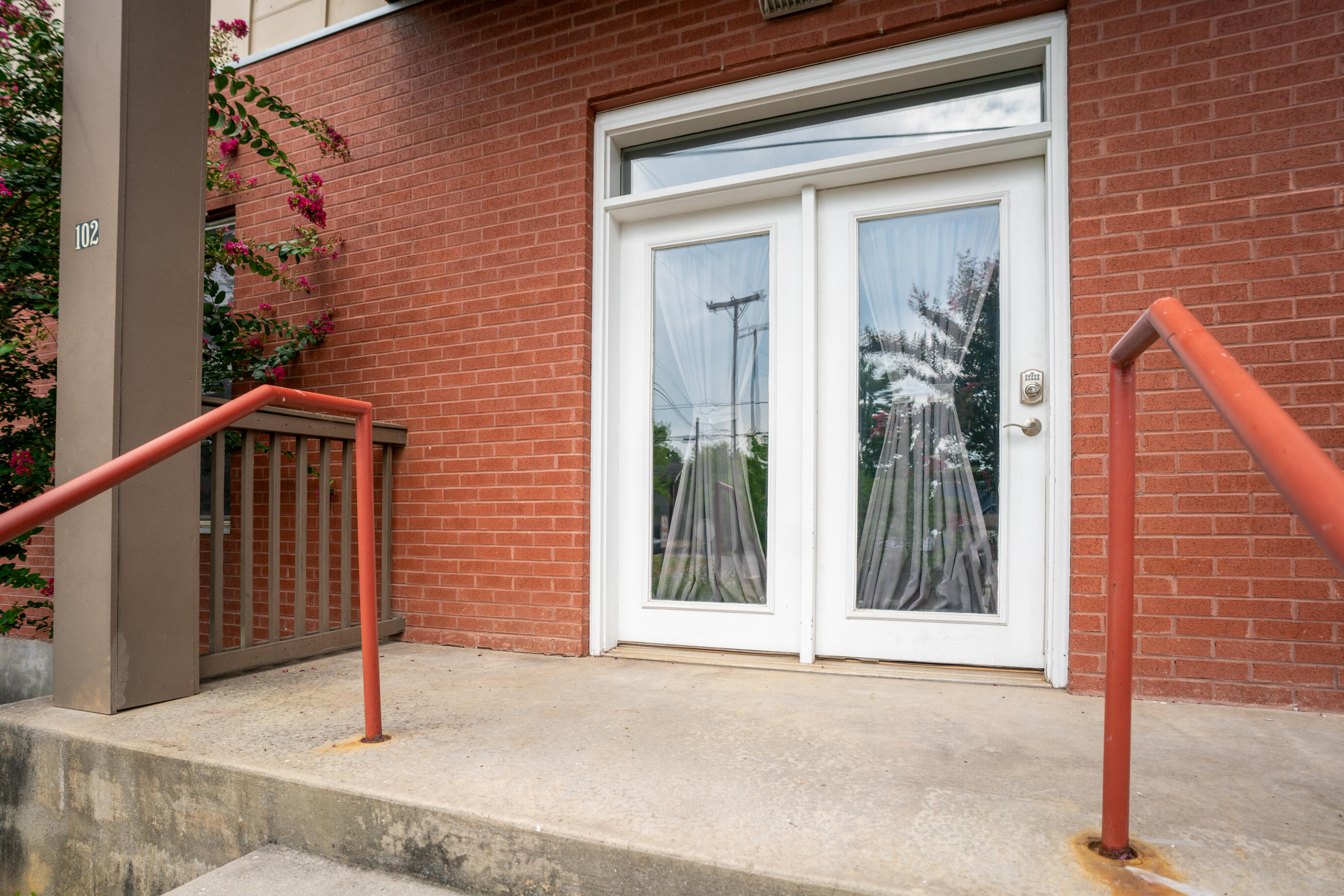 863 Flynn Street, 102