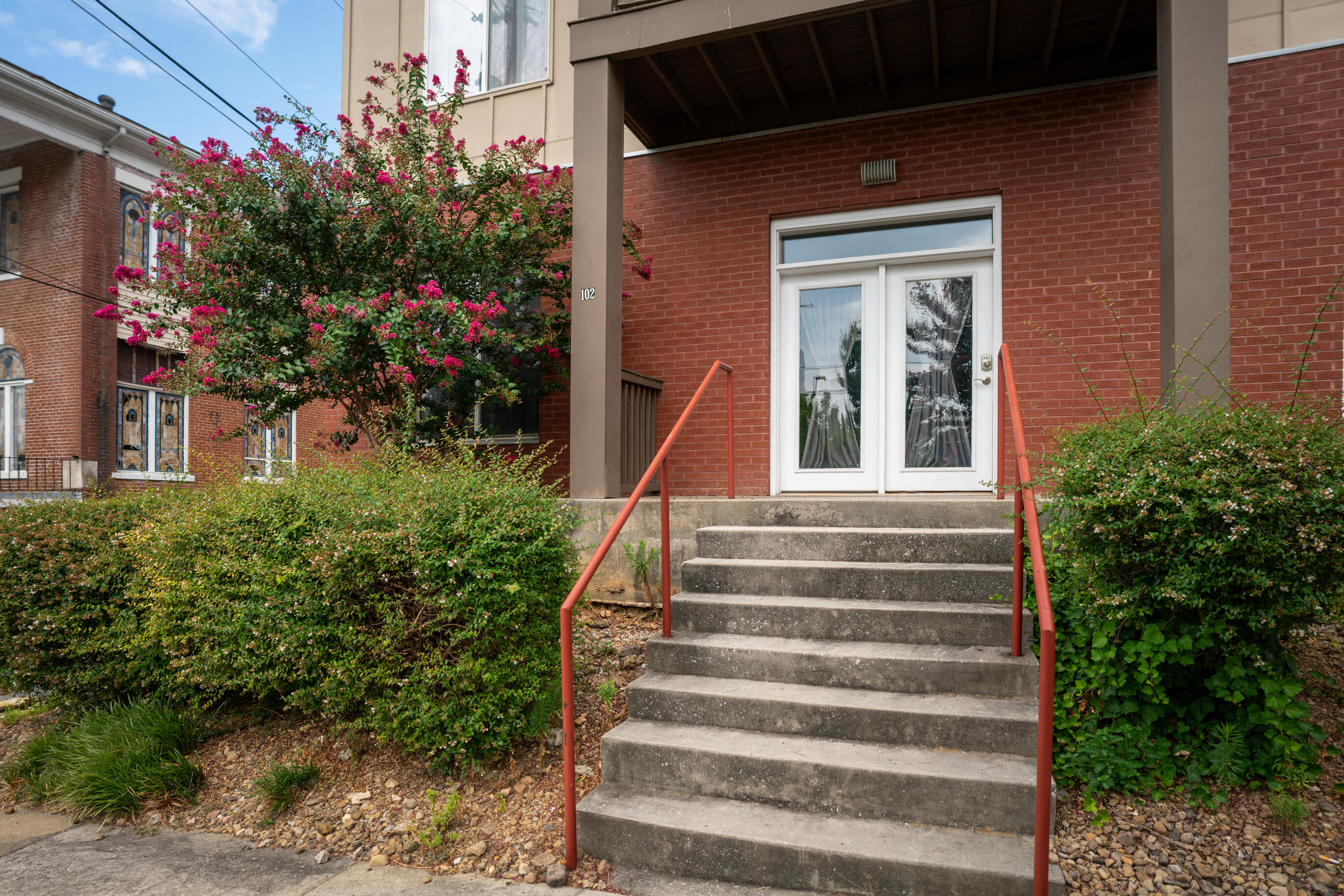 863 Flynn Street, 102