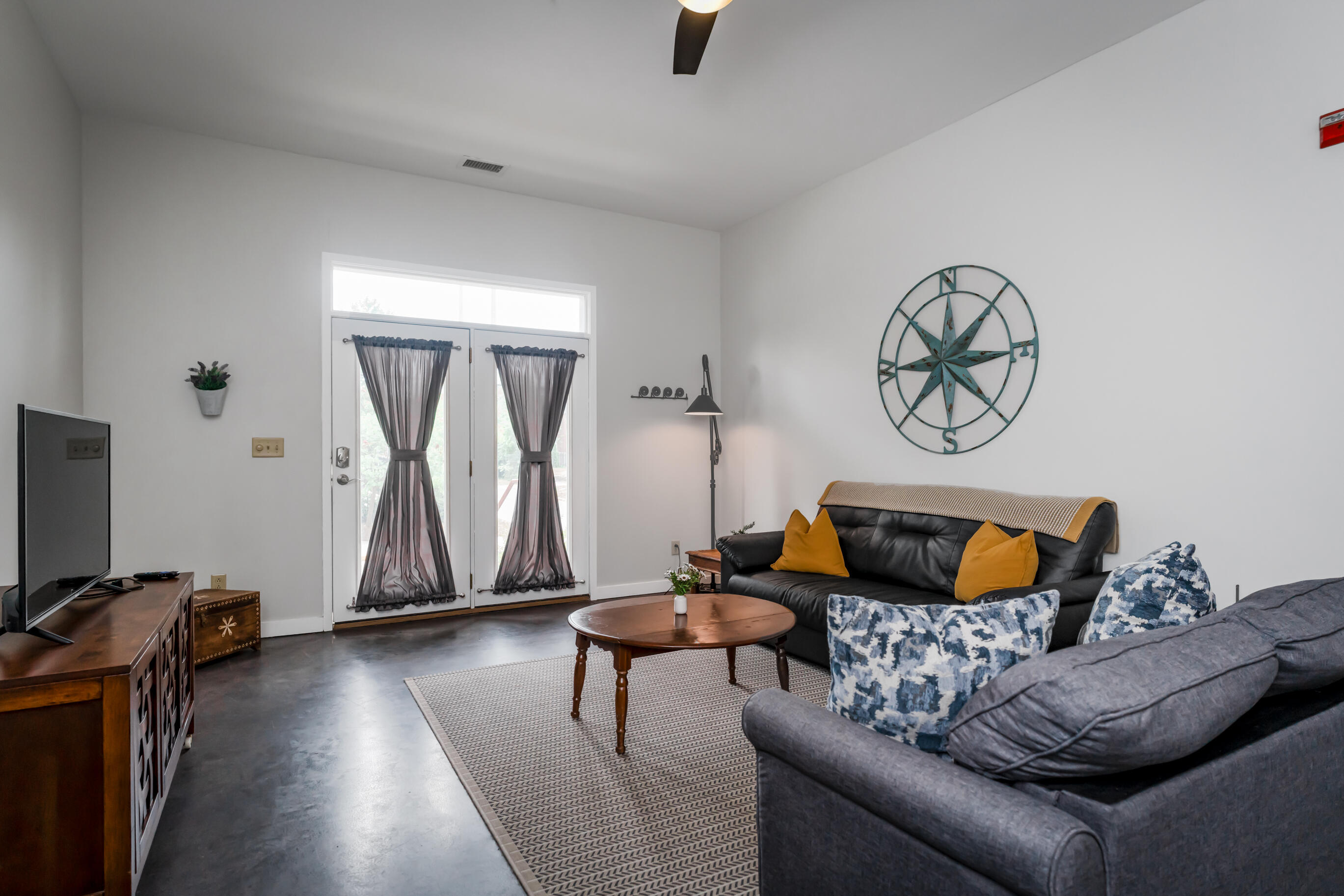863 Flynn Street, 102
