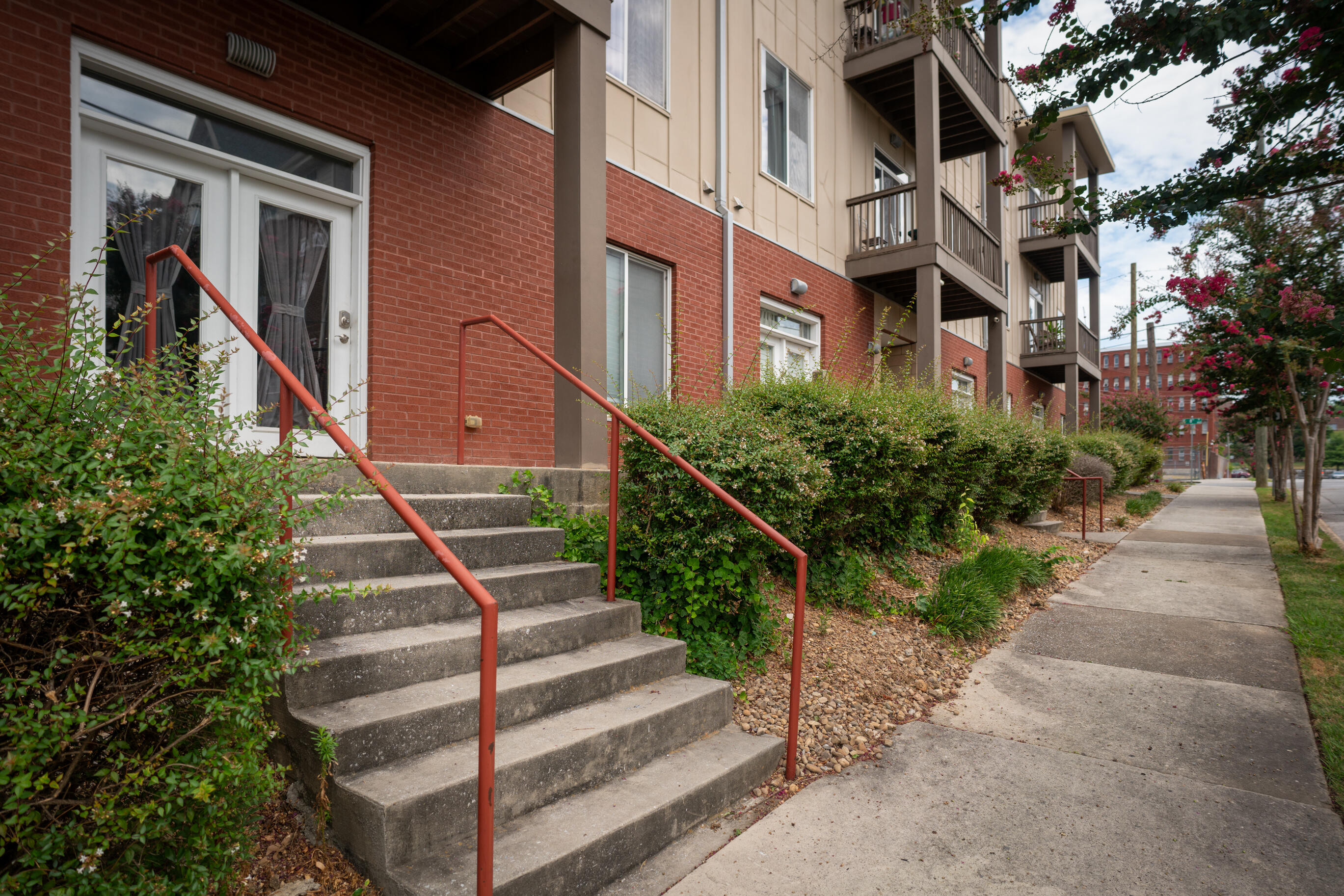 863 Flynn Street, 102