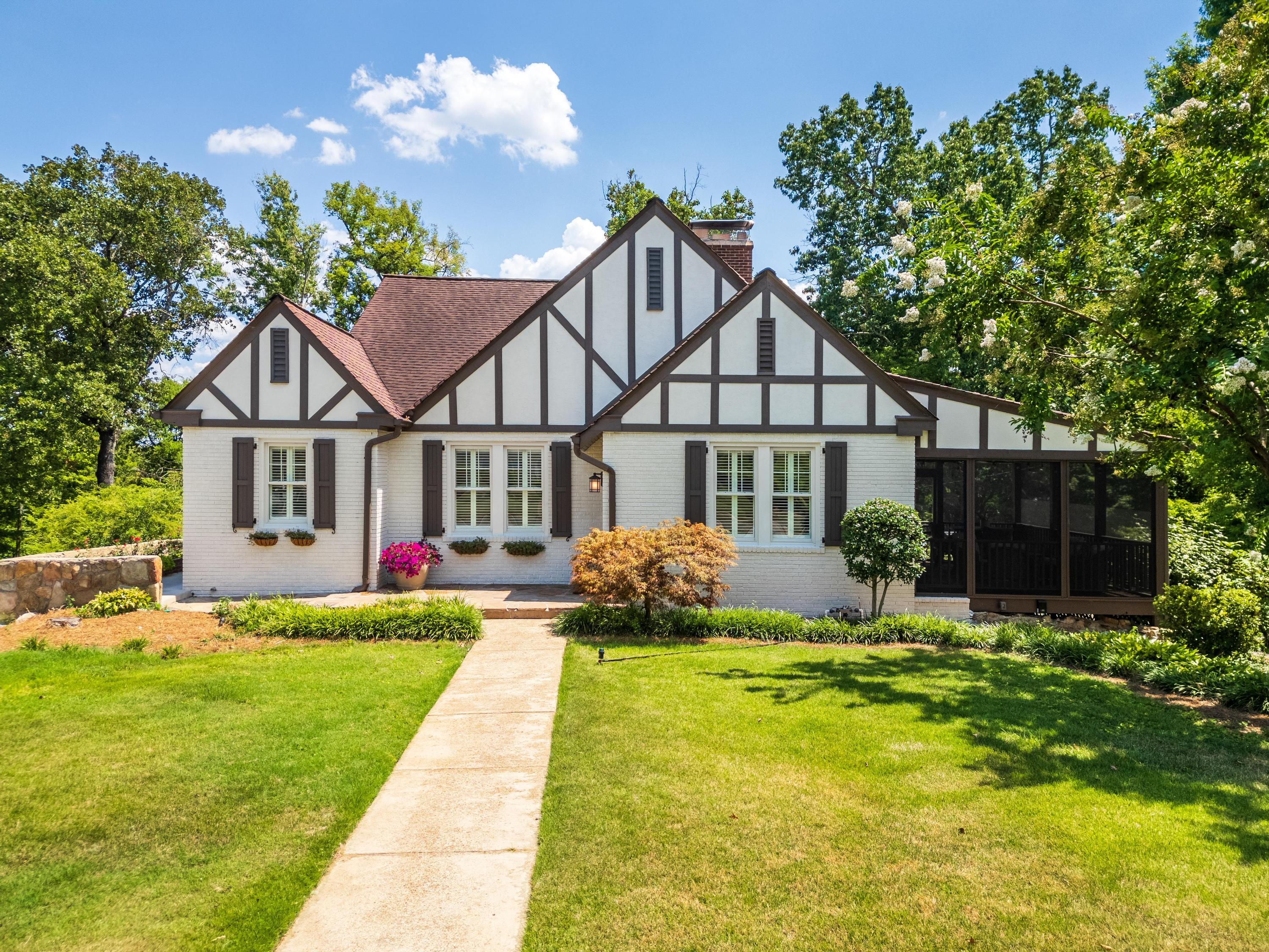 1810 Crestwood Drive