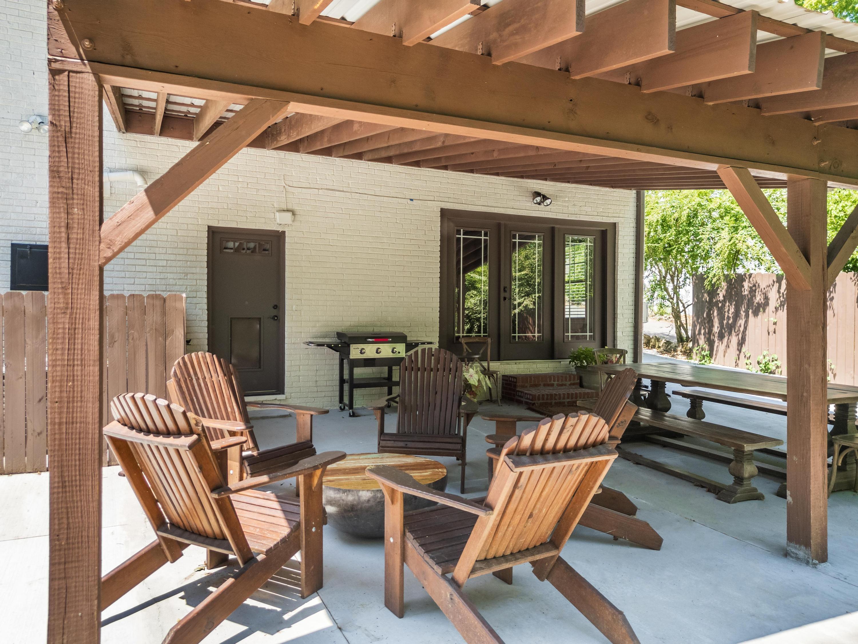 1810 Crestwood Drive