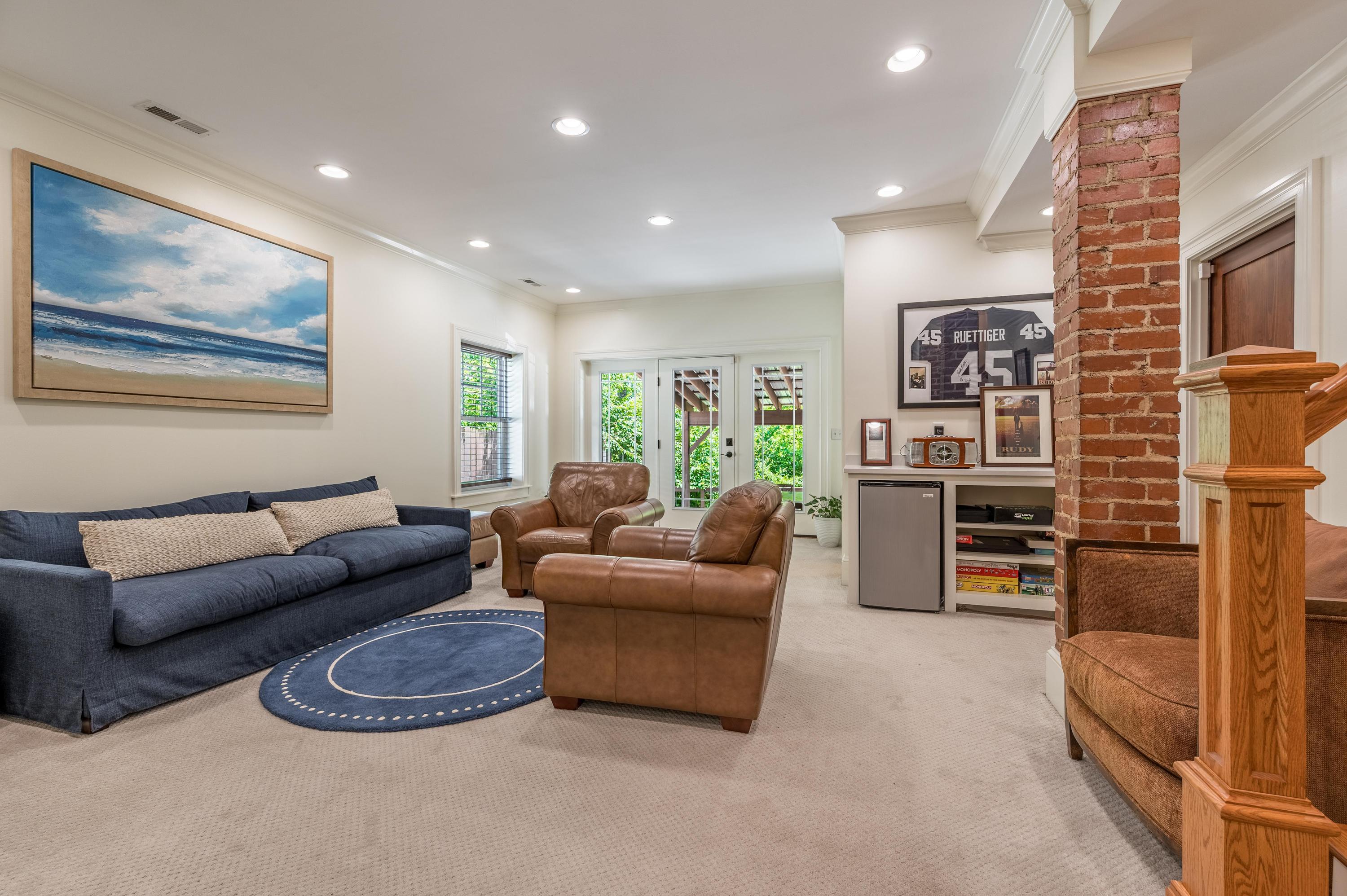 1810 Crestwood Drive