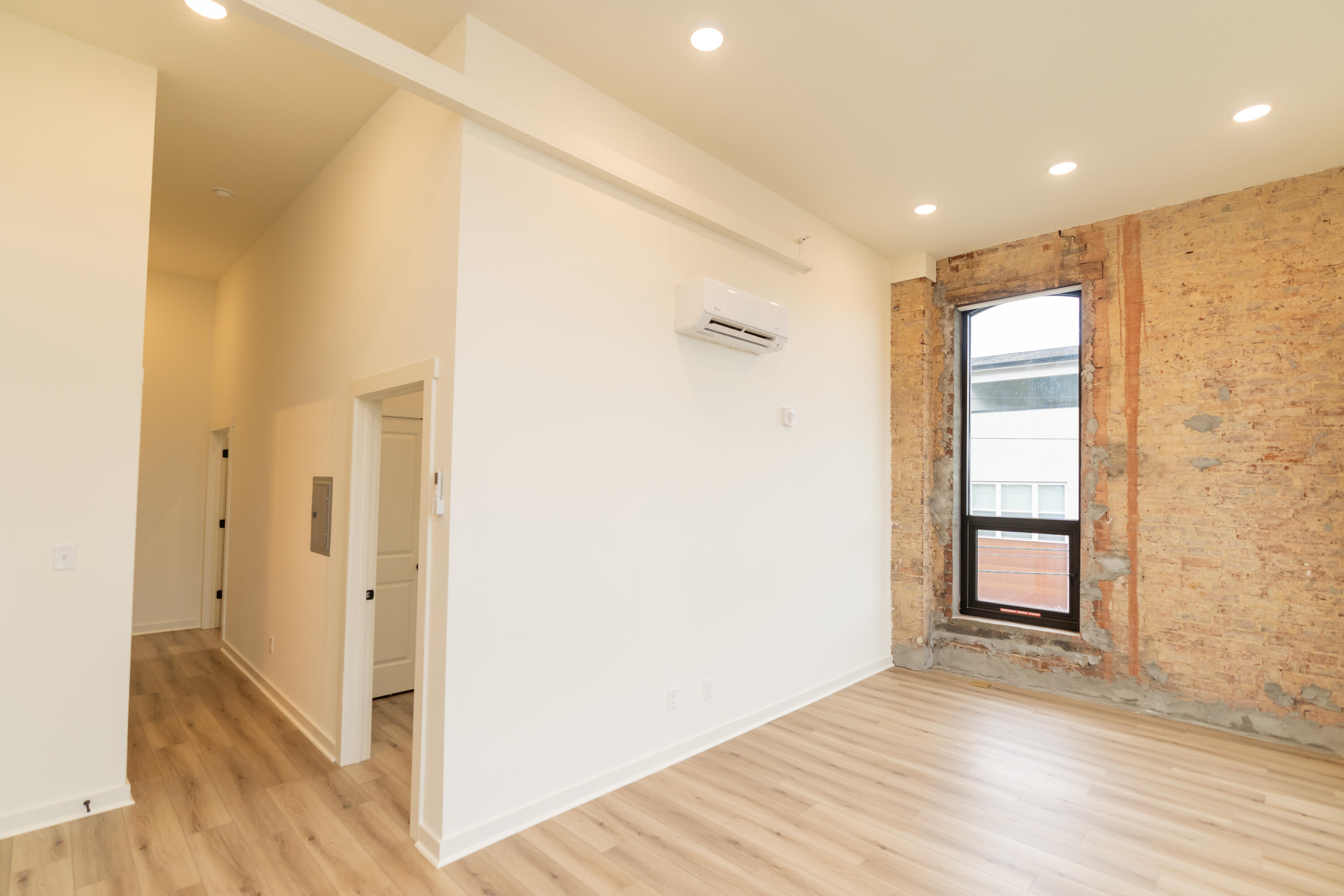 745 E Main Street, 416