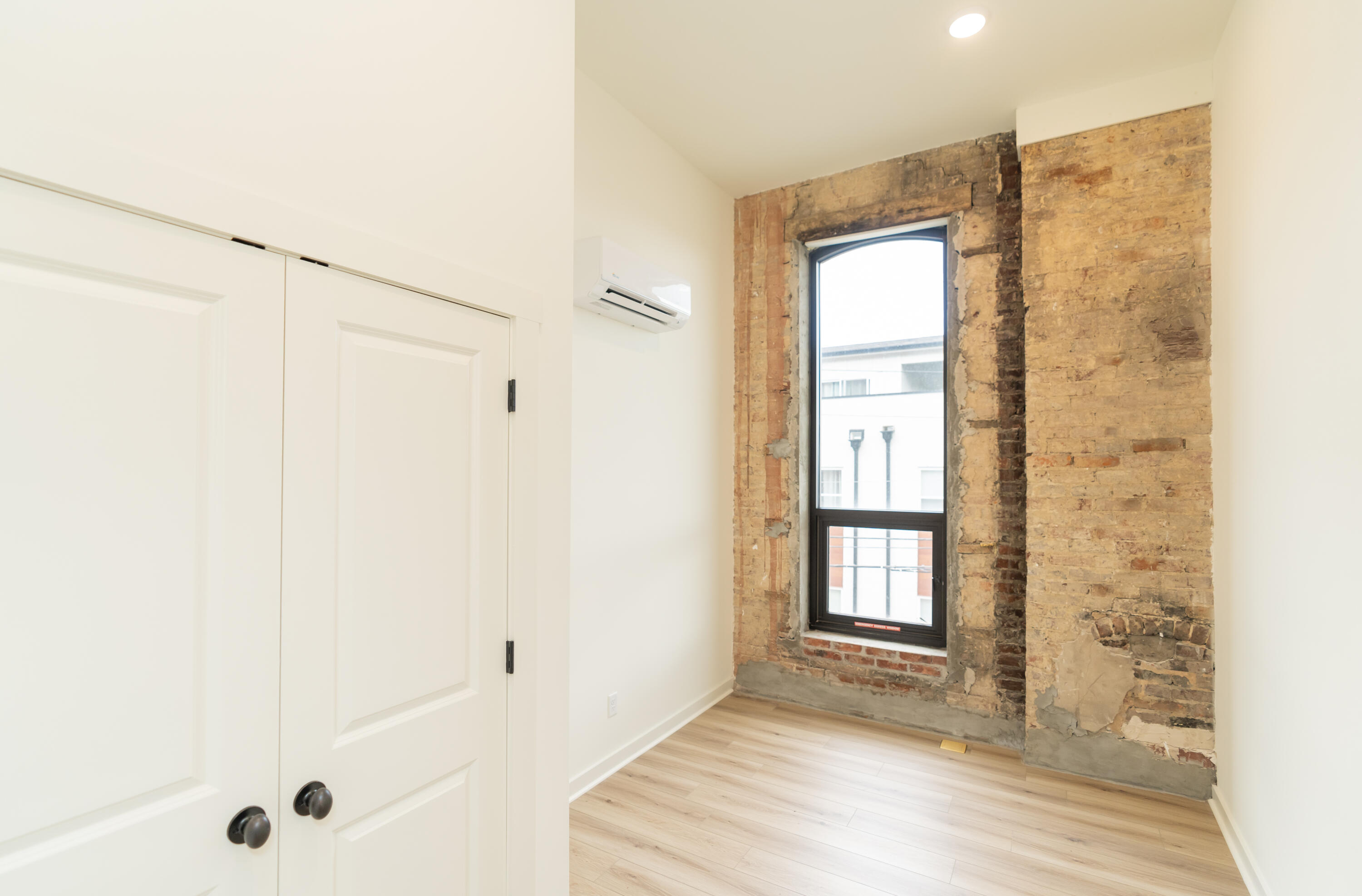 745 E Main Street, 416