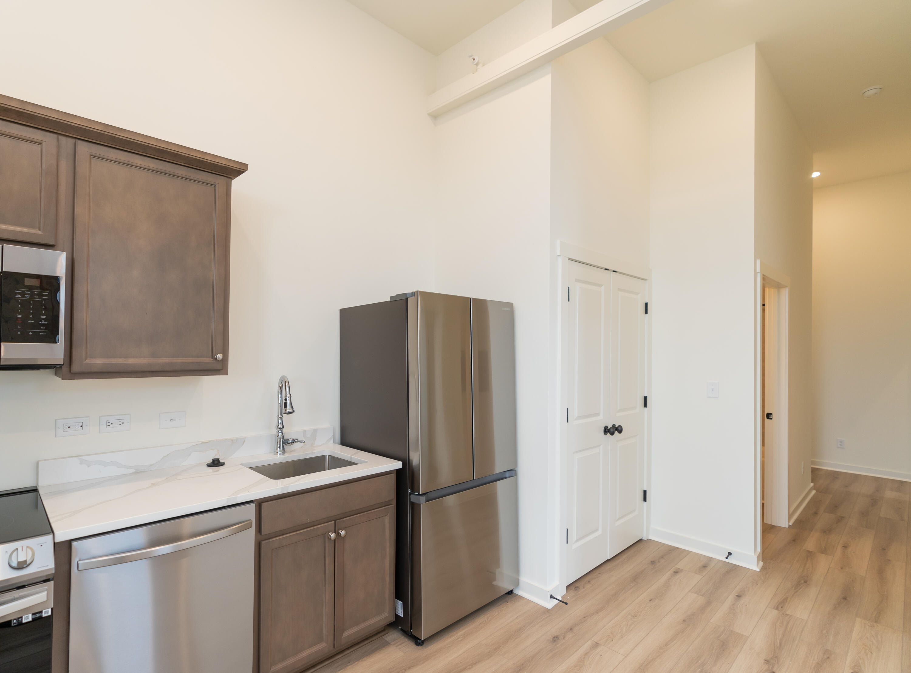 745 E Main Street, 416