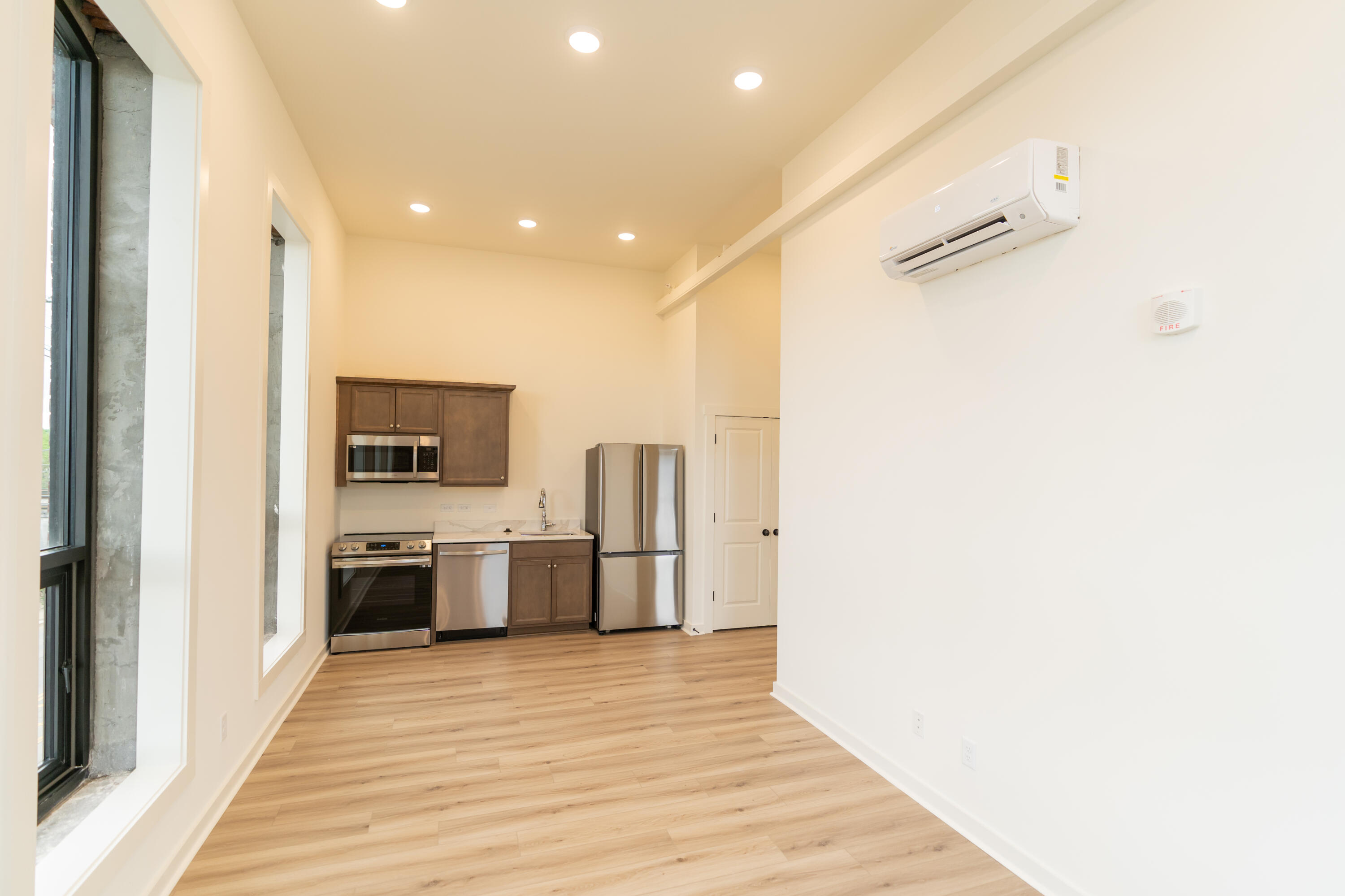 745 E Main Street, 416