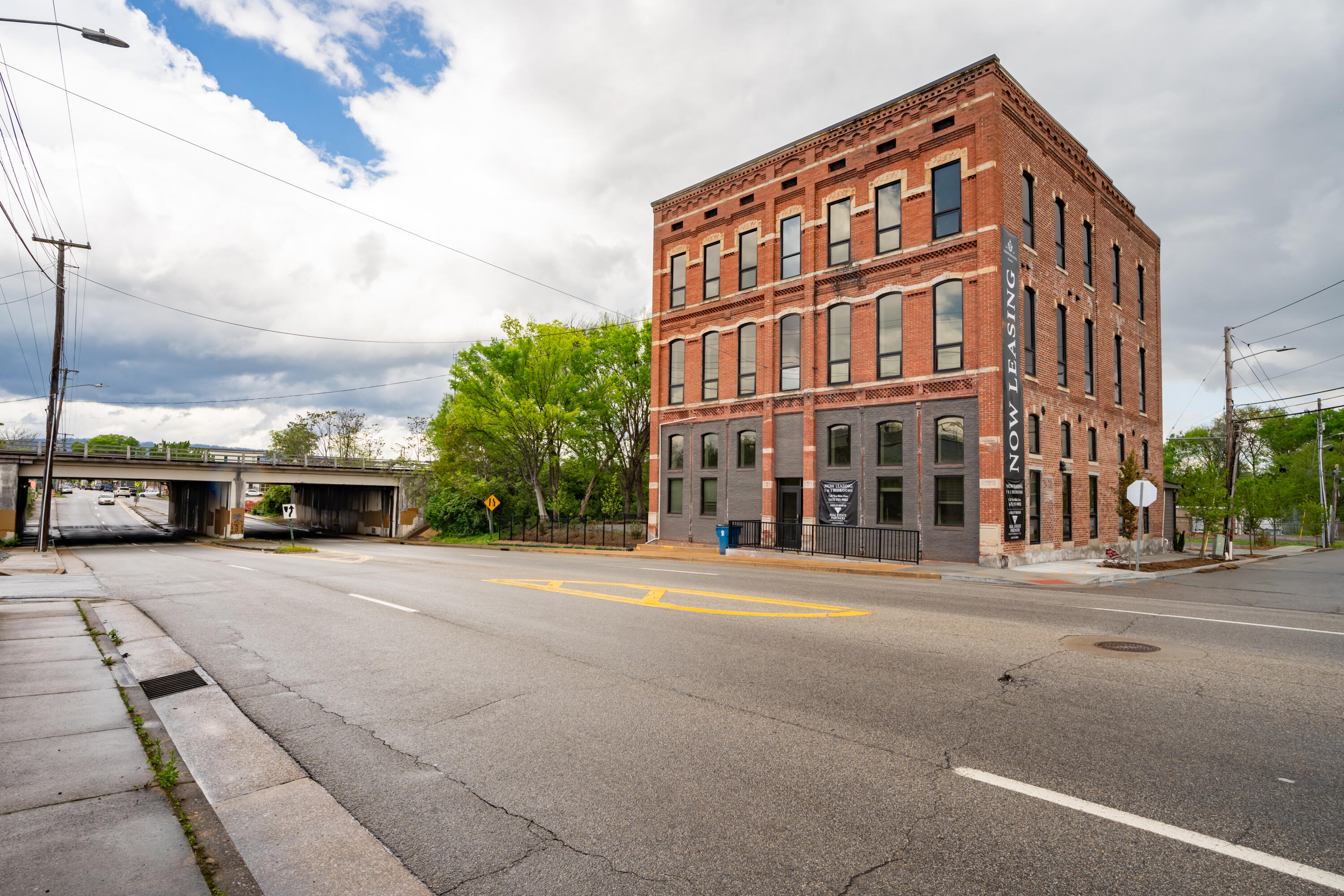 745 E Main Street, 416