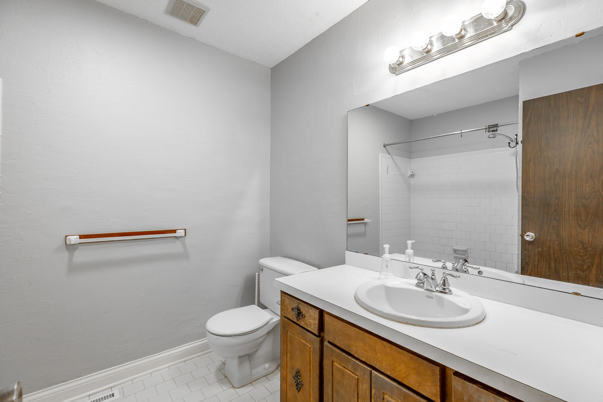 8450 Cross Timbers Cir