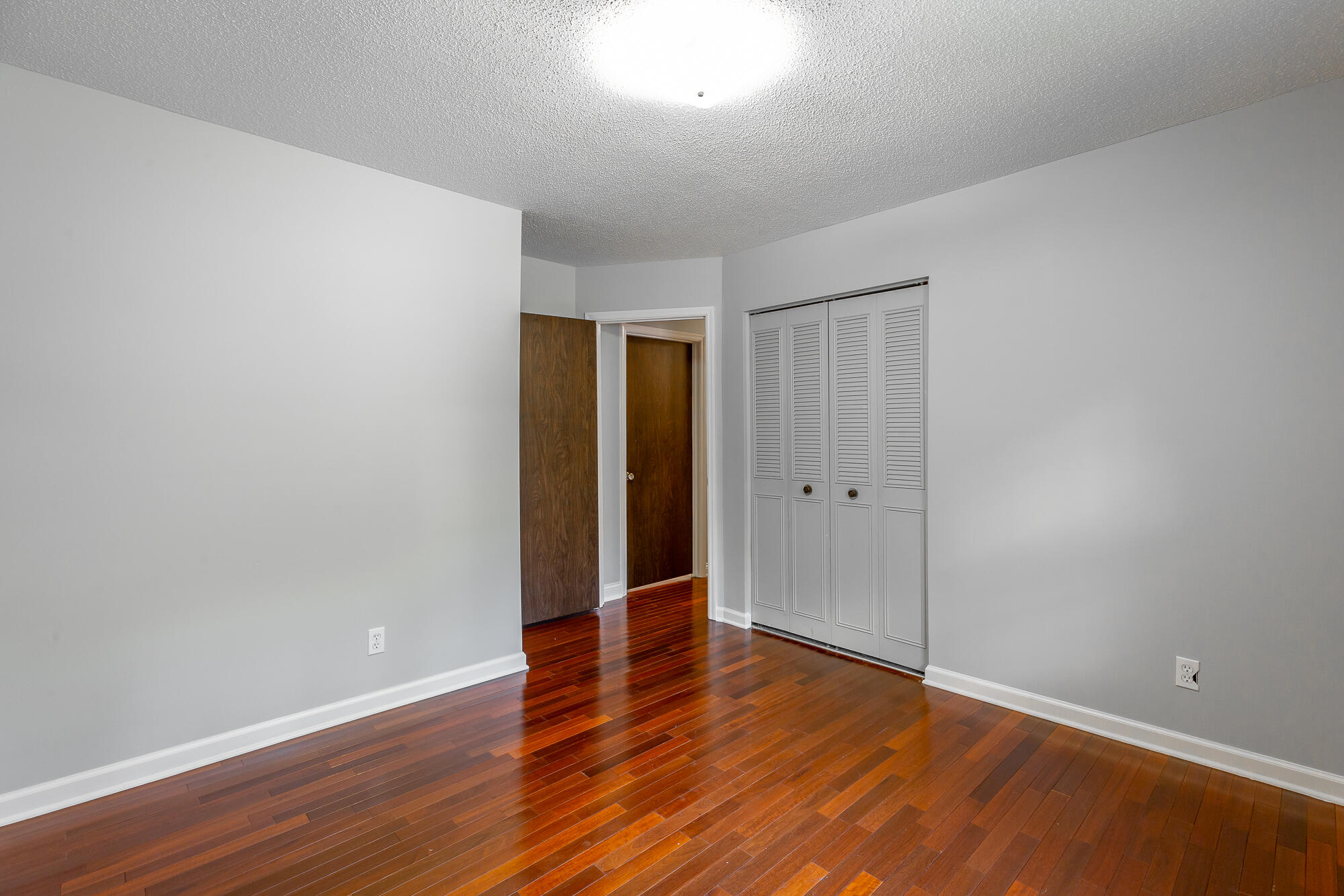 8450 Cross Timbers Cir