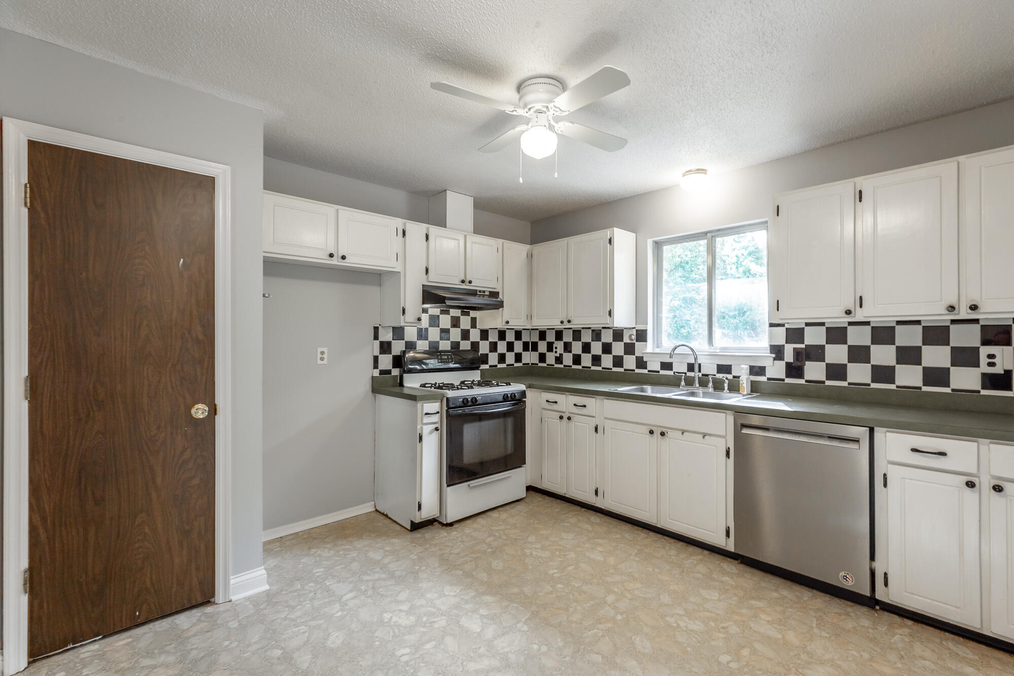 8450 Cross Timbers Cir