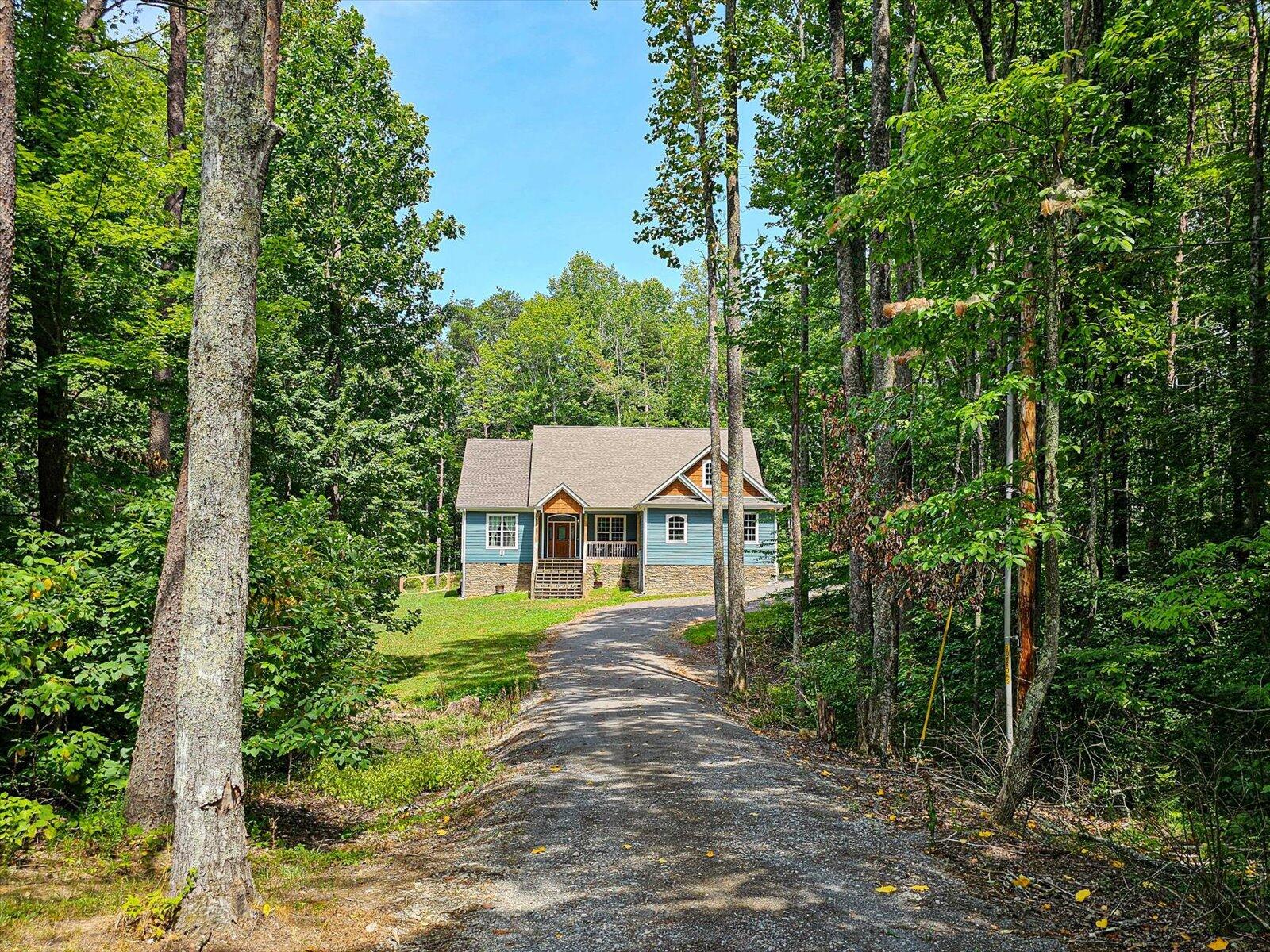 712 Raven Cliff Road