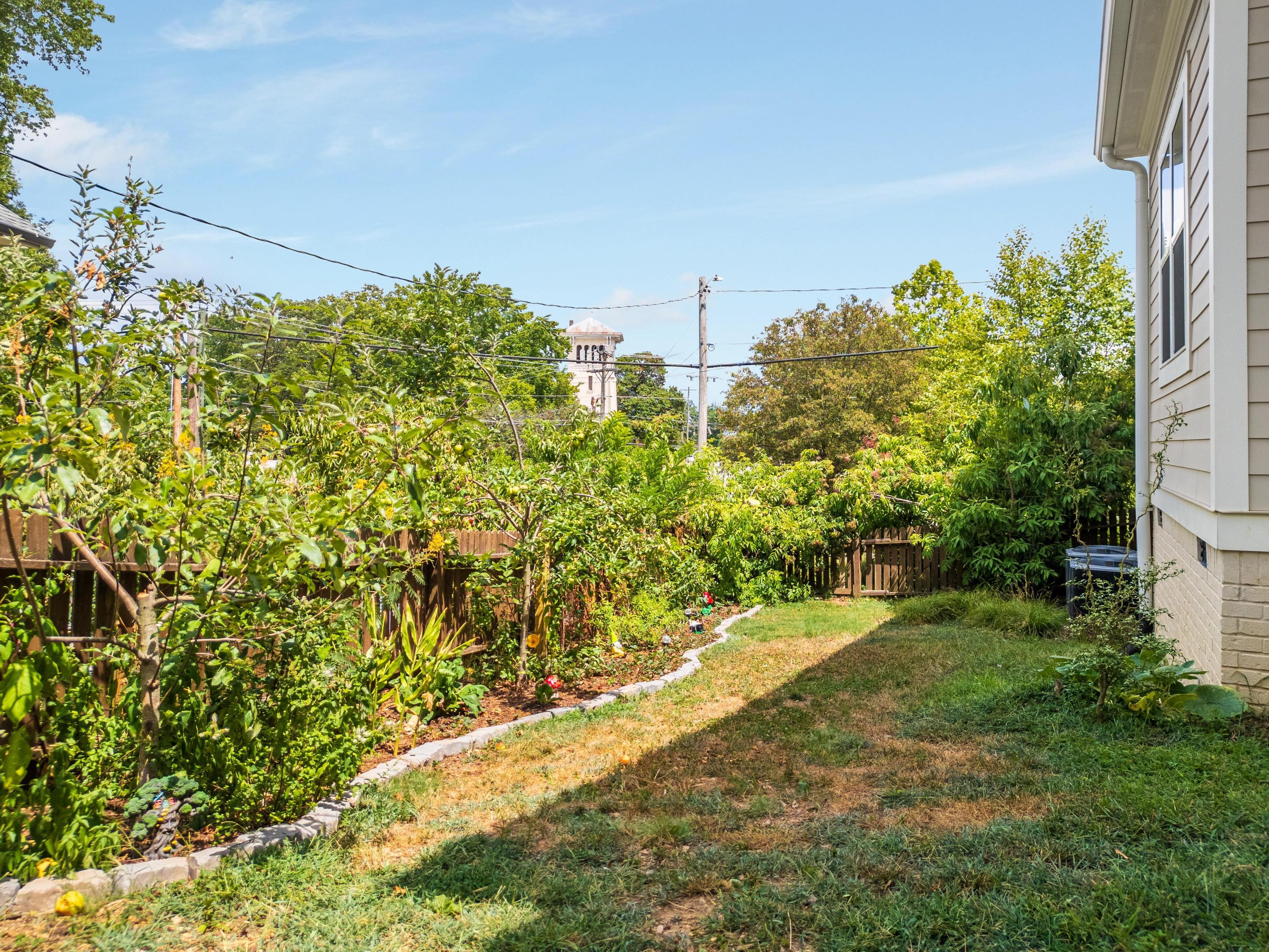 1085 W Mississippi Avenue