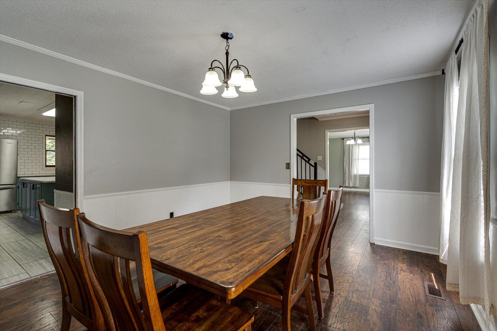 701 NW Everhart Dr