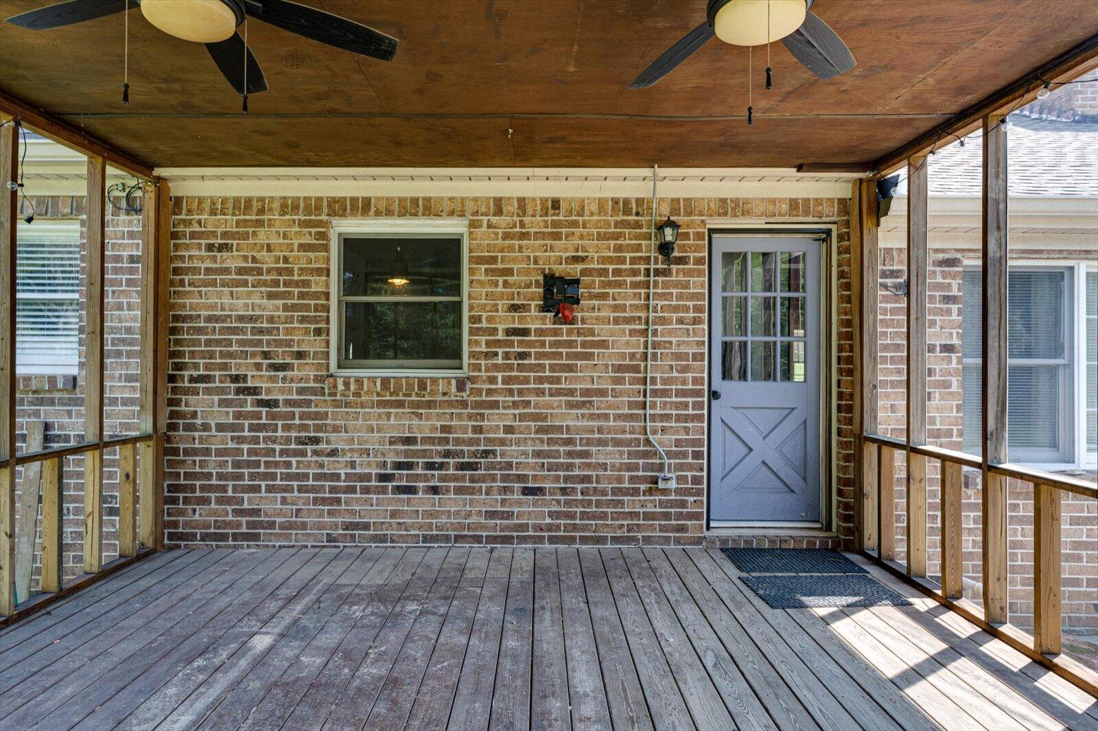 701 NW Everhart Dr