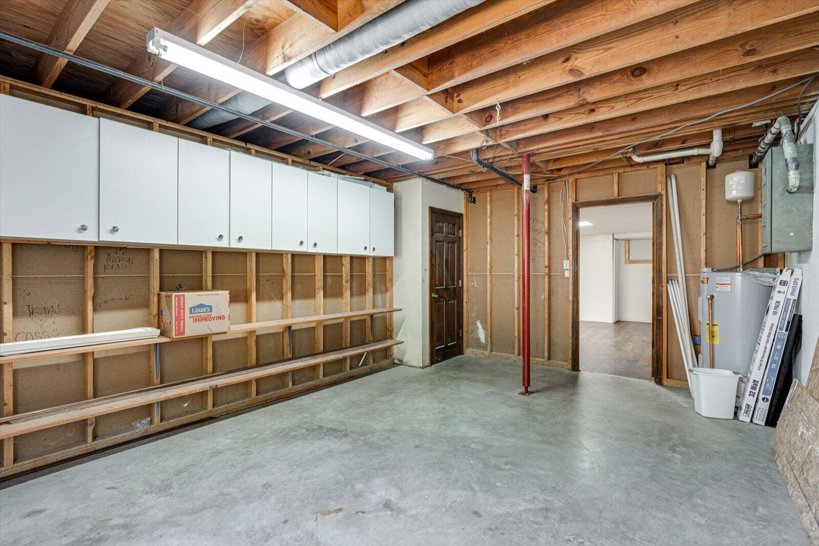 701 NW Everhart Dr