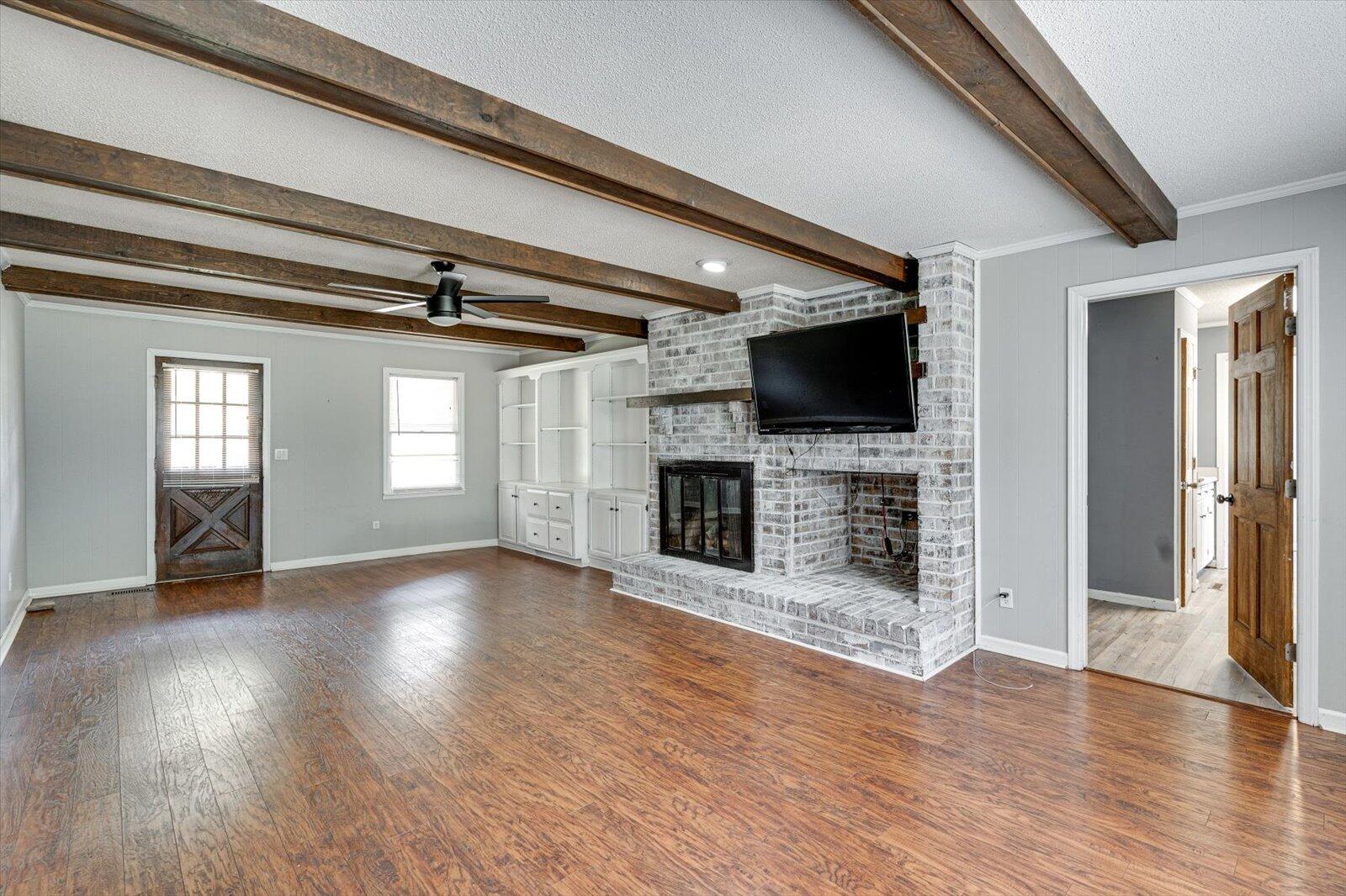701 NW Everhart Dr