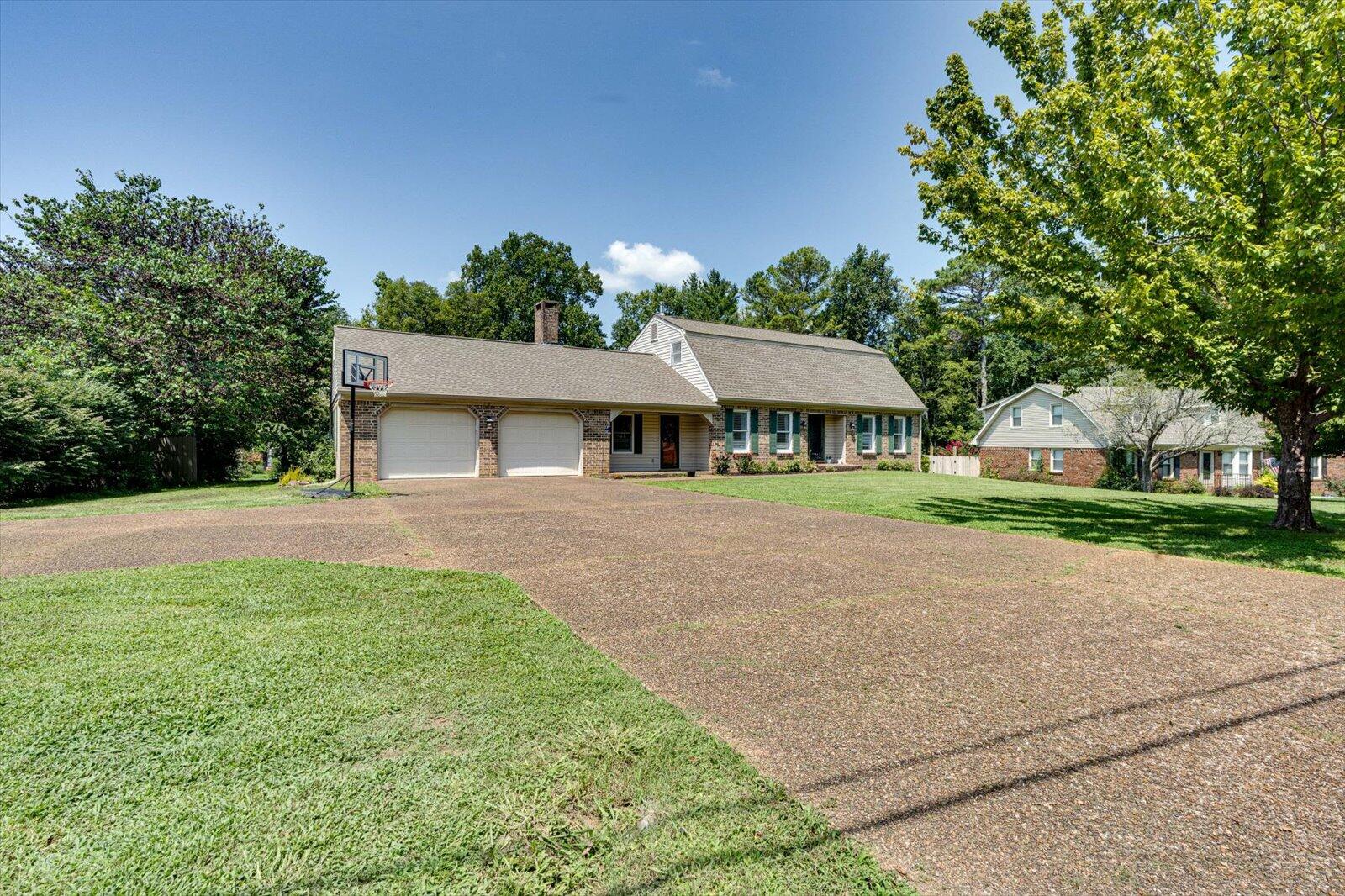 701 NW Everhart Dr
